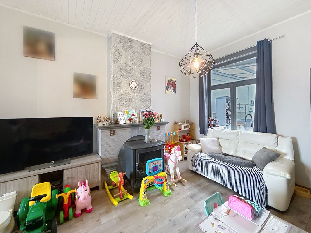 Investerings -of starterswoning met uitweg achteraan. foto 6