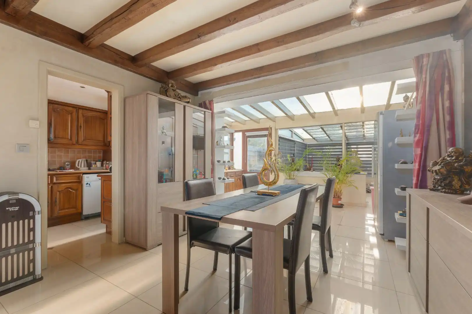 Charmante rijwoning met zonnig terras, wellnessruimte en garagebox in de Vicognewijk foto 5