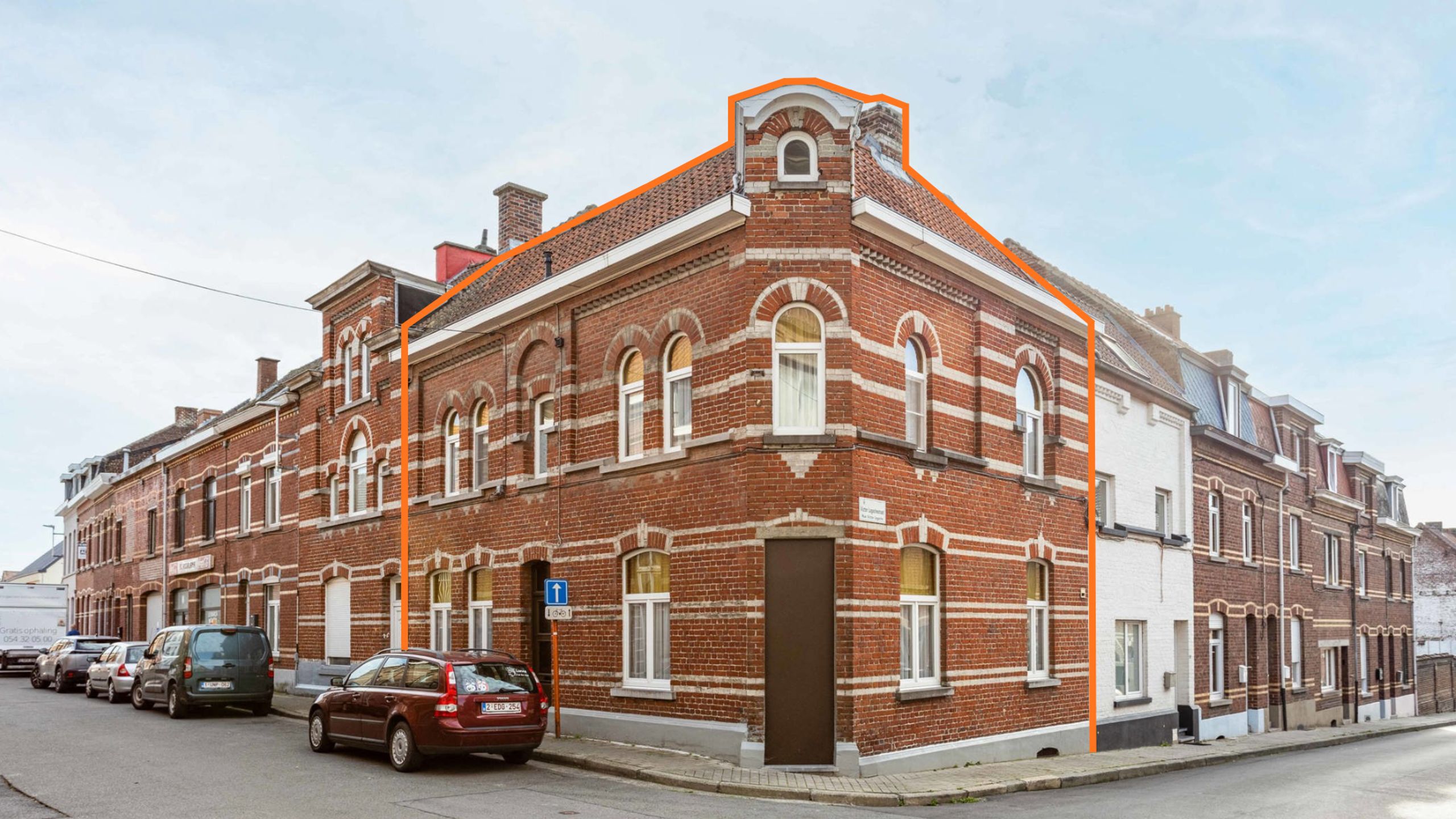 Hoofdfoto van de publicatie:  Verassend ruime, te renoveren woning in Ronse