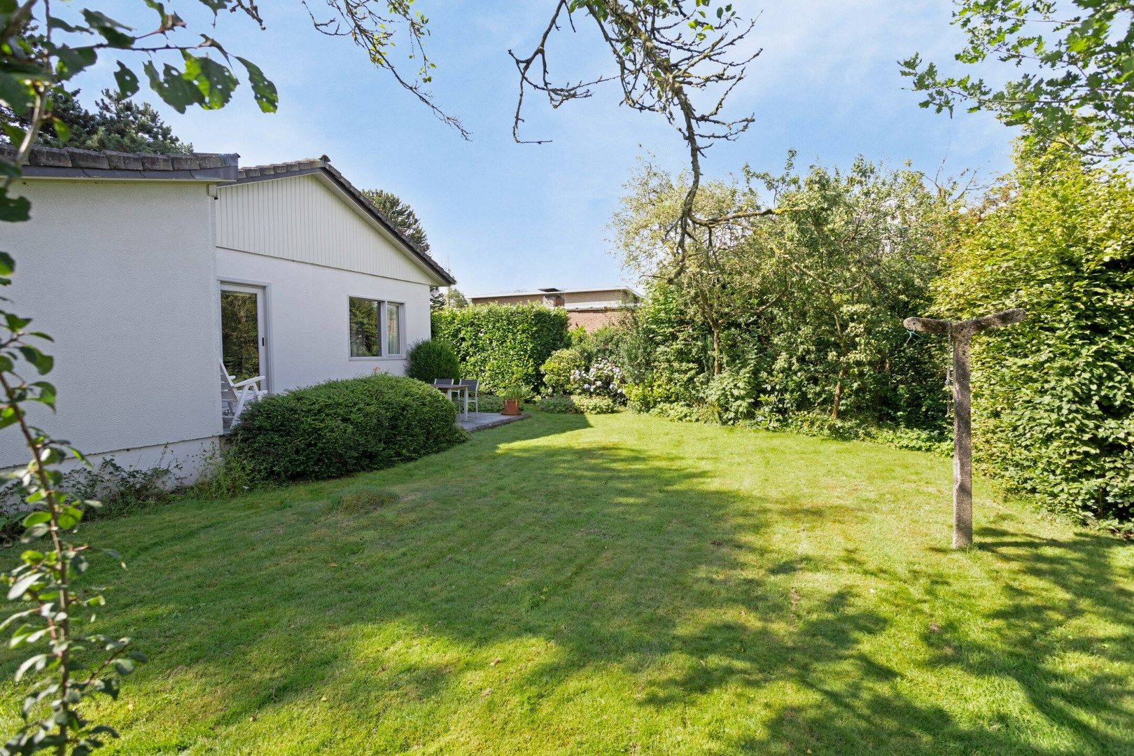 Moderne bungalow in het groen met twee slaapkamers foto 28