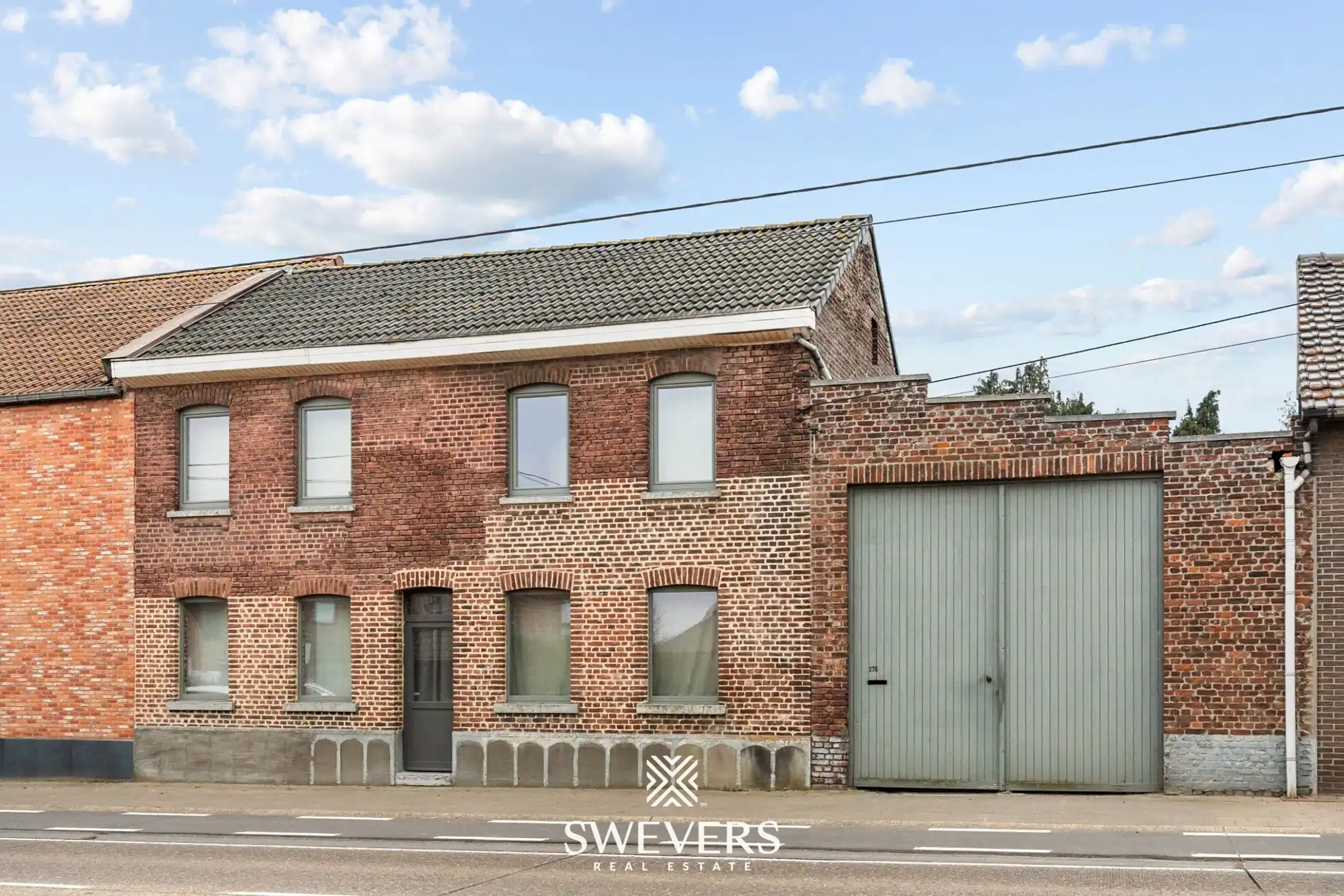 Hoofdfoto van de publicatie: Woning met renovatiepotentieel, 3 slpk, zolder en veel bergruimte