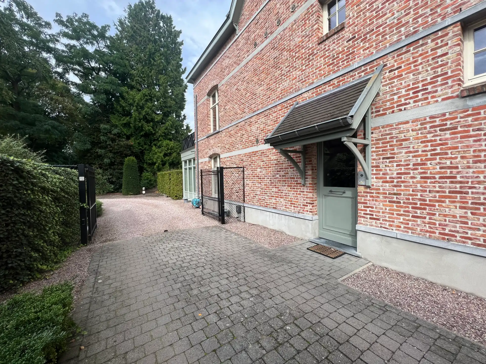 Rustig gelegen appartement met terras en groen uitzicht foto 2