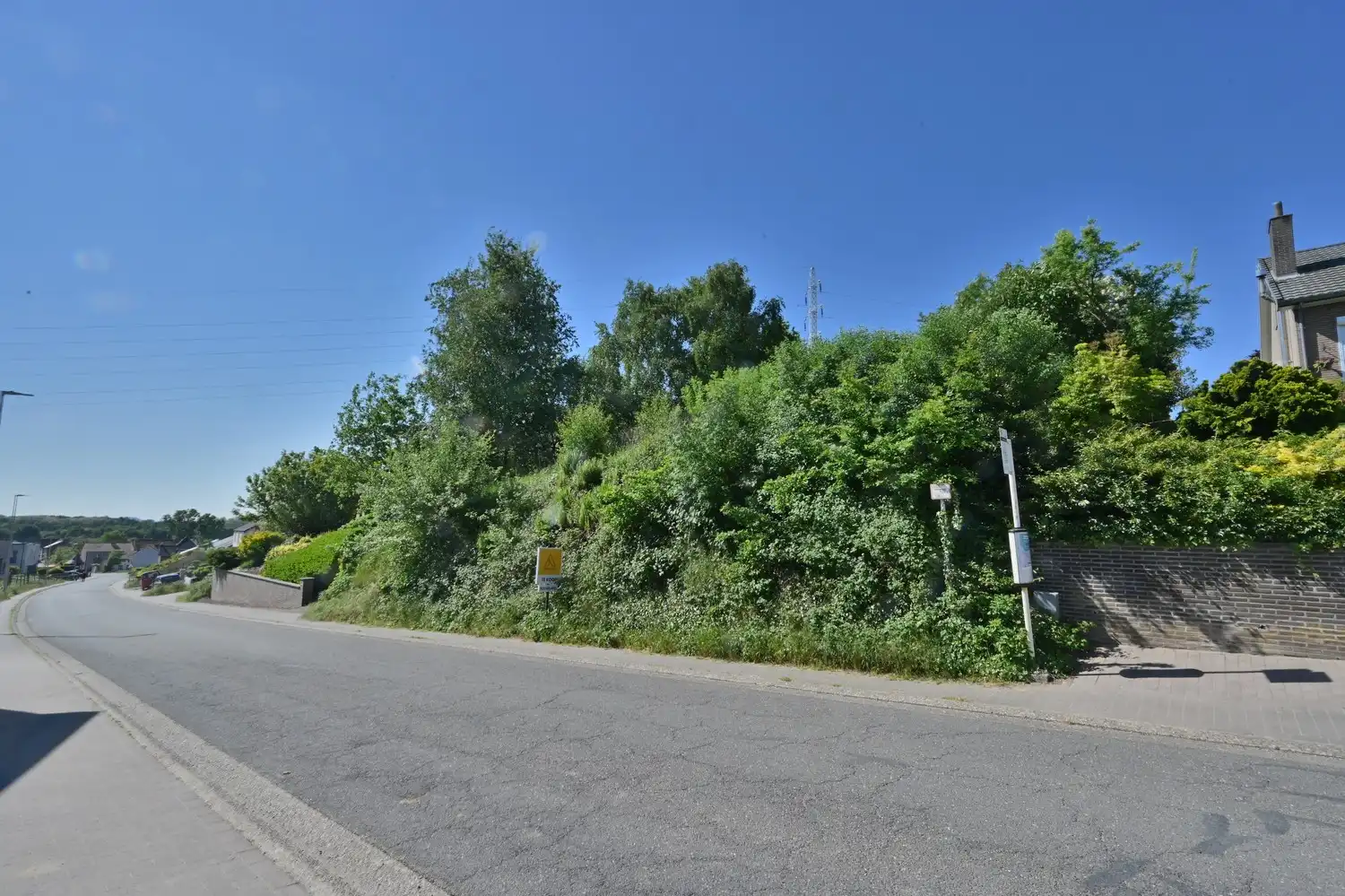 Bouwkavel 09a 57ca bestemd voor open bebouwing met prachtig uitzicht over de paardenweides, rustig gelegen te Lanaken-Gellik foto 2