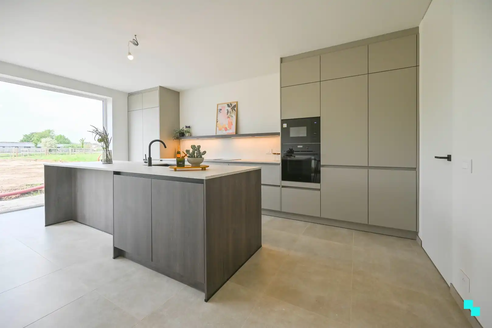 Hoogwaardig afgewerkte halfopen nieuwbouwwoning foto 6