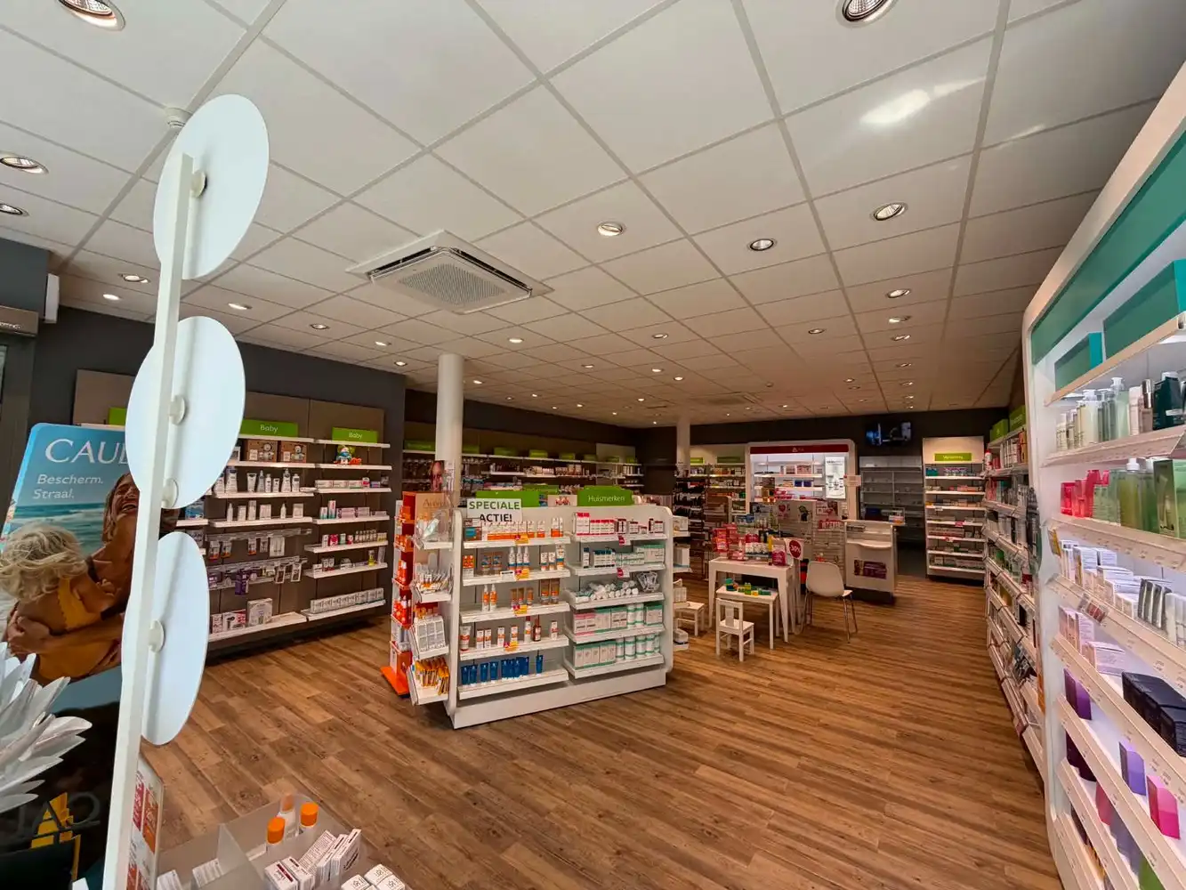Modern commercieel pand op topligging nabij H&M en HEMA foto 11