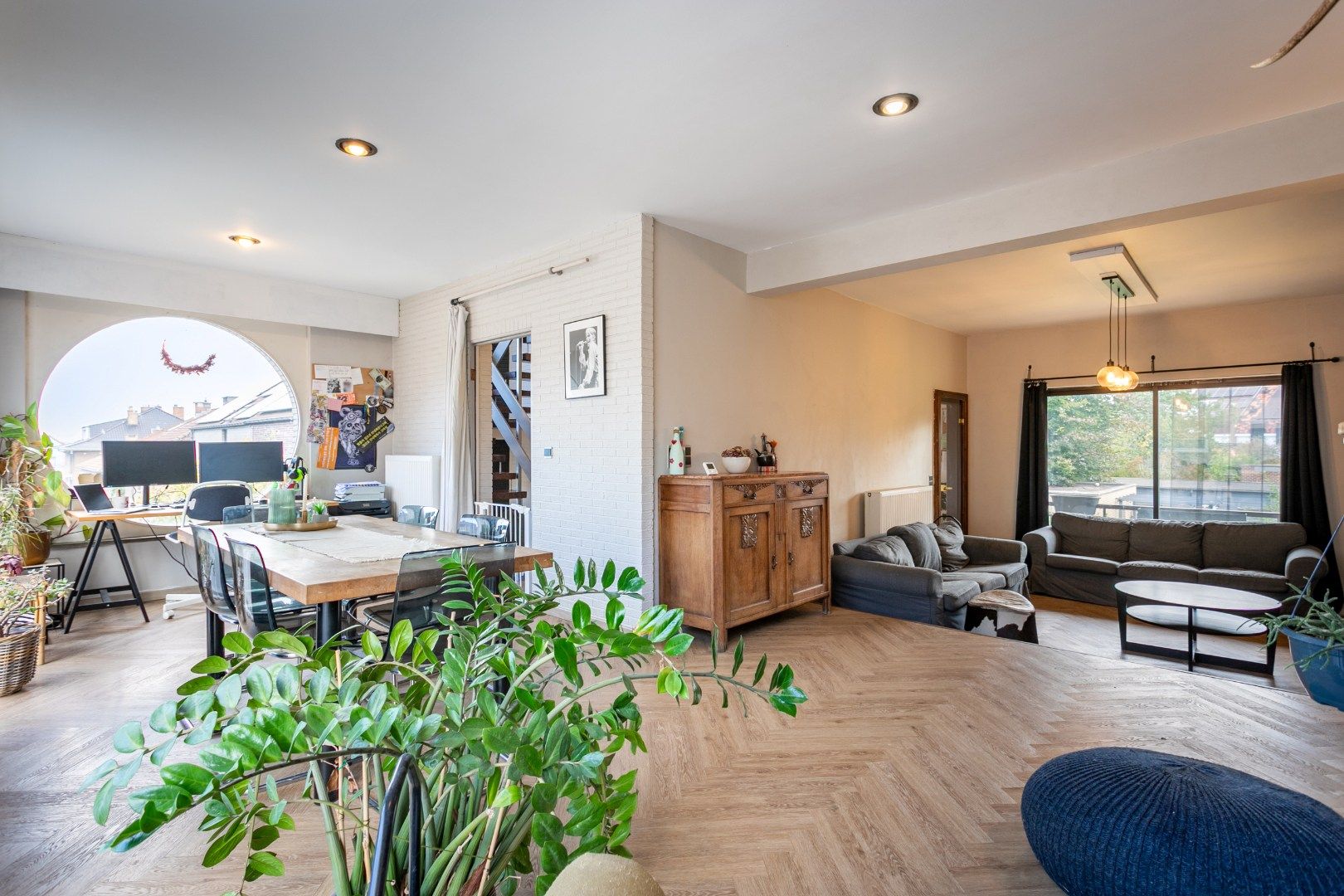 Solide woning met 6 slaapkamers, tuin en garage  foto 7