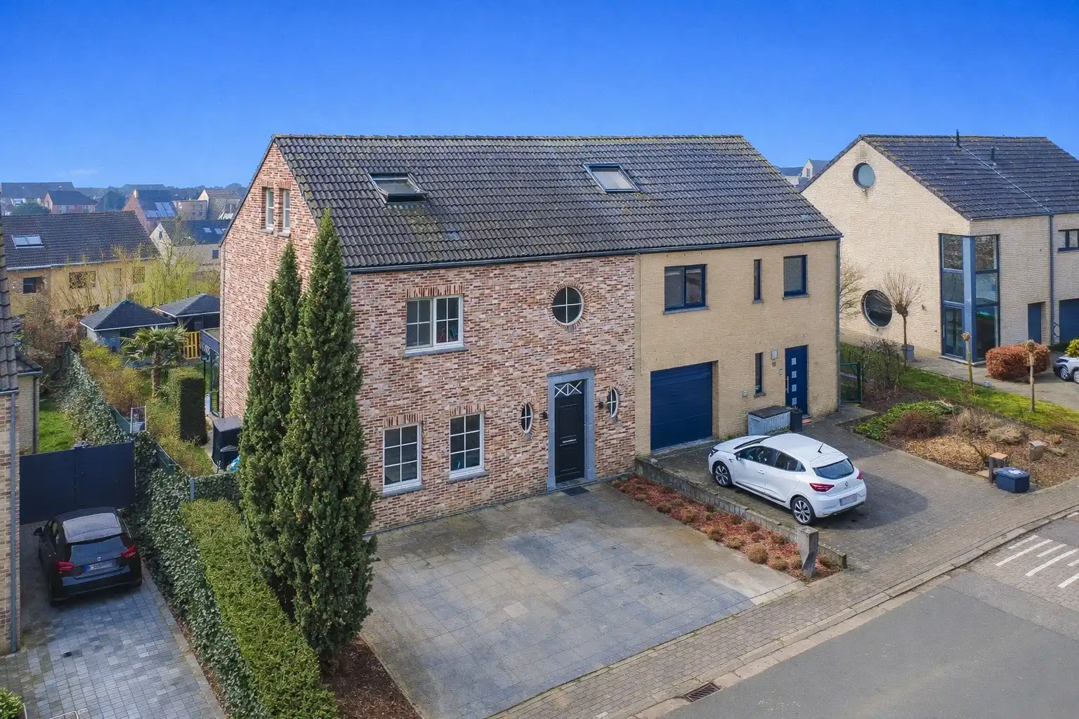 RUIME WONING (EPC: A) MET 4 SLAAPKAMERS +  2BDK! foto {{pictureIndex}}