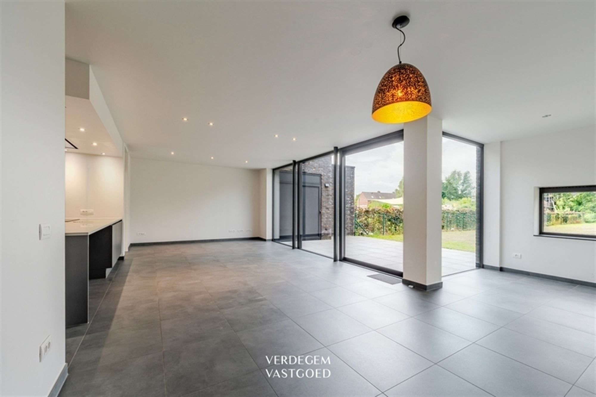 Moderne luxe en comfort in recente woning met 4 slaapkamers foto 5