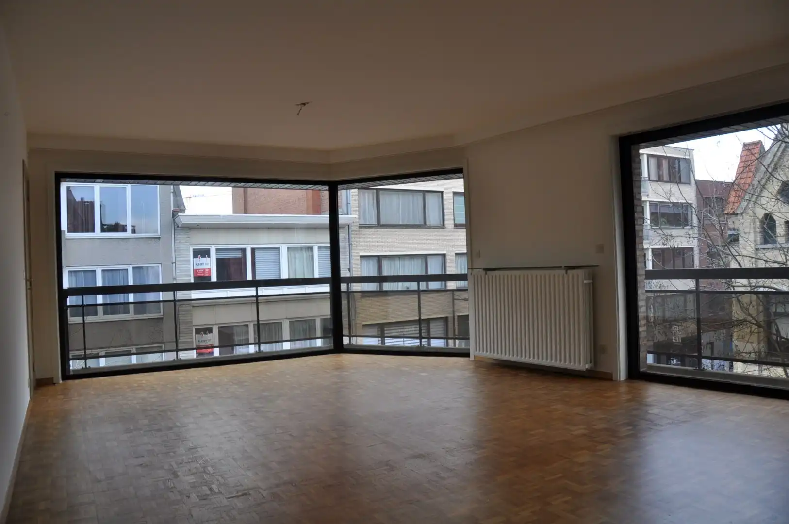 Verzorgd appartement met 2 slaapkamers in het centrum van Izegem. foto 3