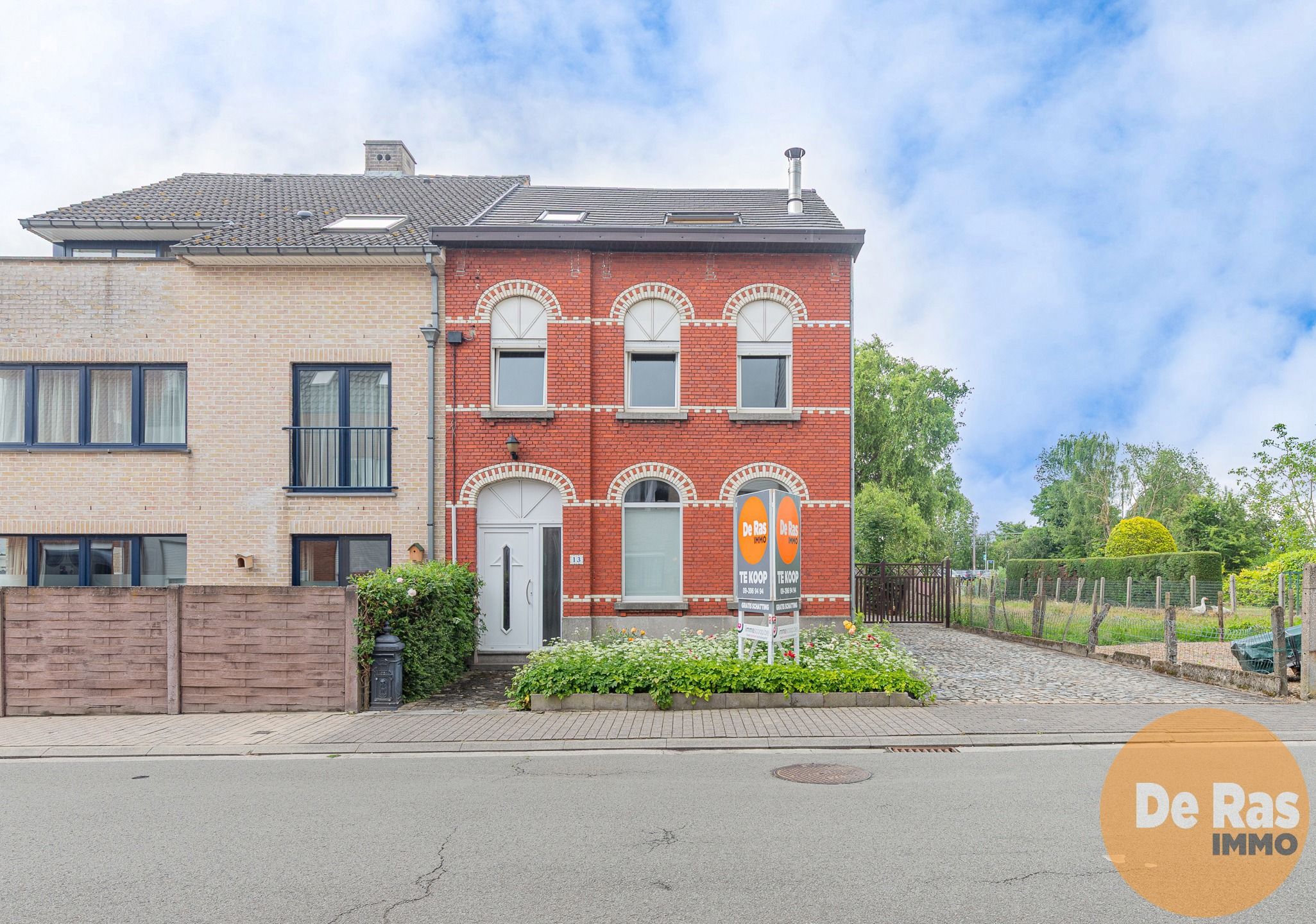 LEDE- Charmante 3-gevelwoning met 4 slaapkamers centrum. foto {{pictureIndex}}