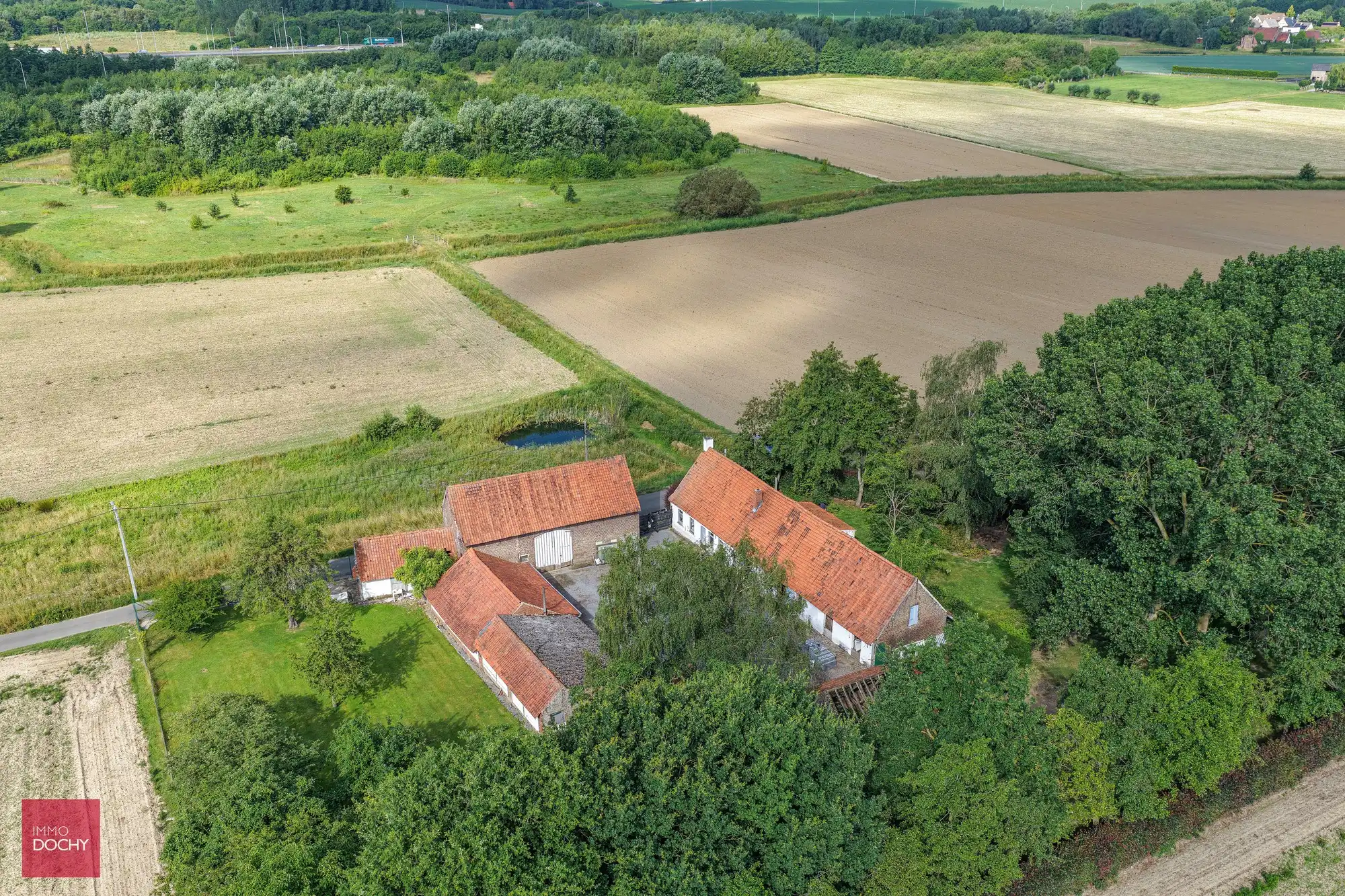 Volledig te renoveren hoeve met verschillende bijgebouwen foto 5