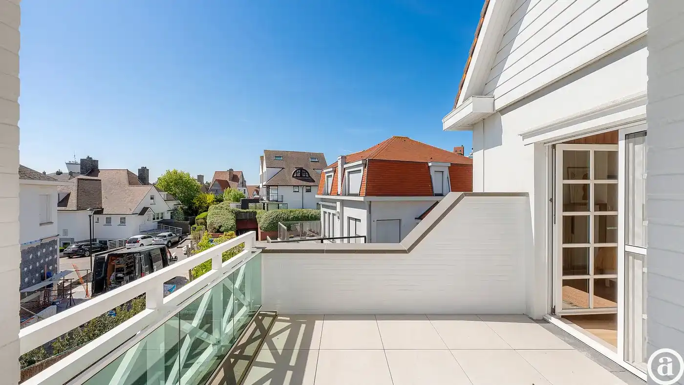 Exclusief gerenoveerde villa op een absolute toplocatie foto 31