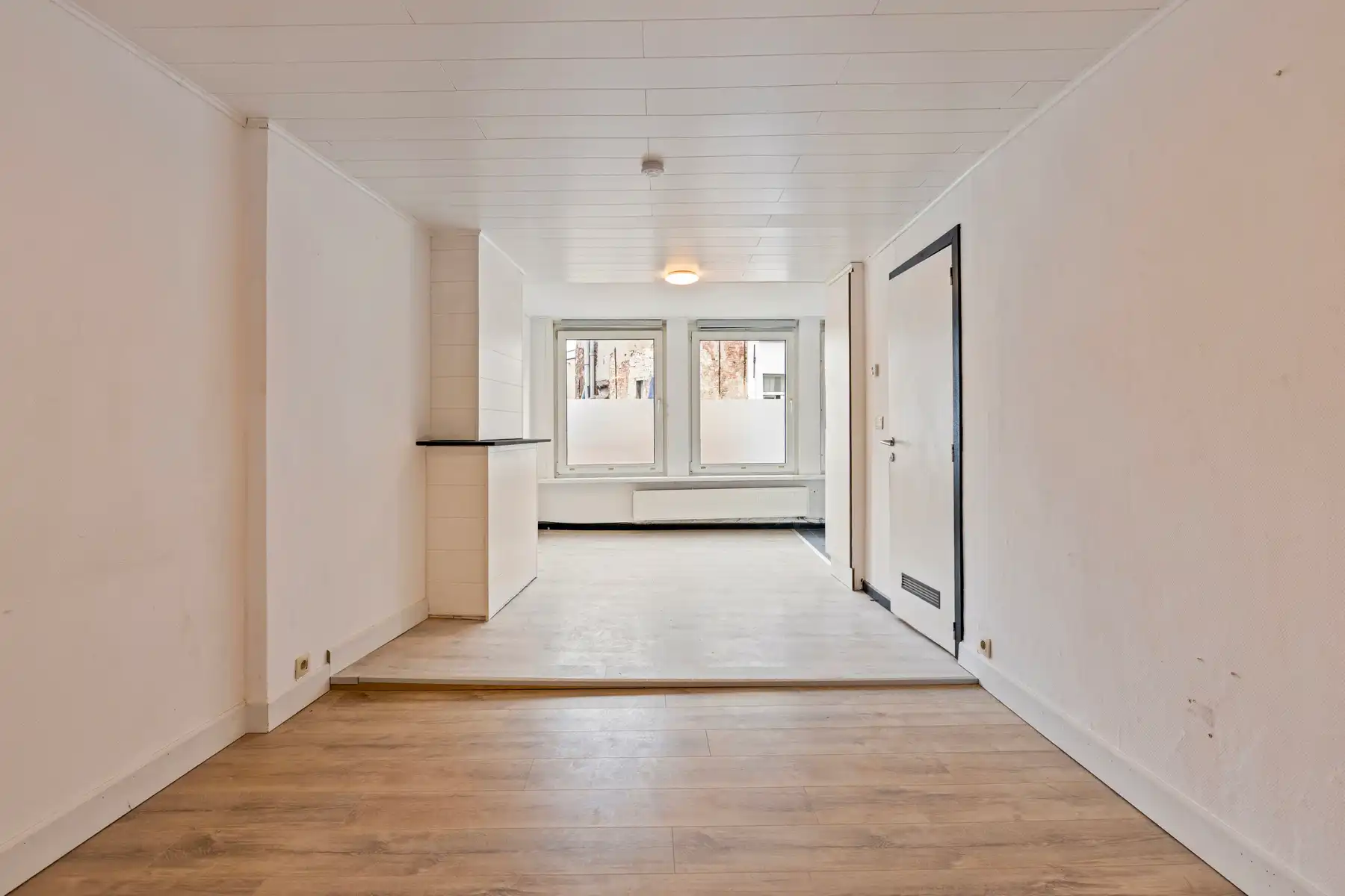 Te renoveren appartement (2 slpk) in het hart van Antwerpen. foto 5