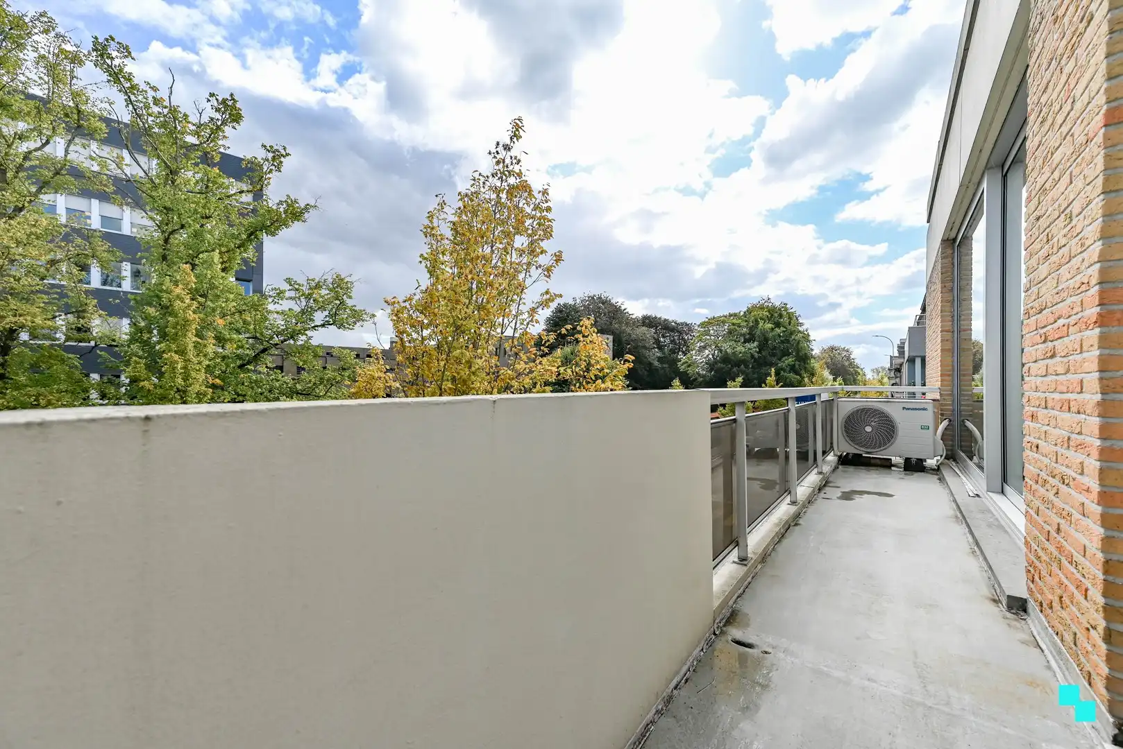 Ruim appartement met ondergrondse autostaanplaats foto 12