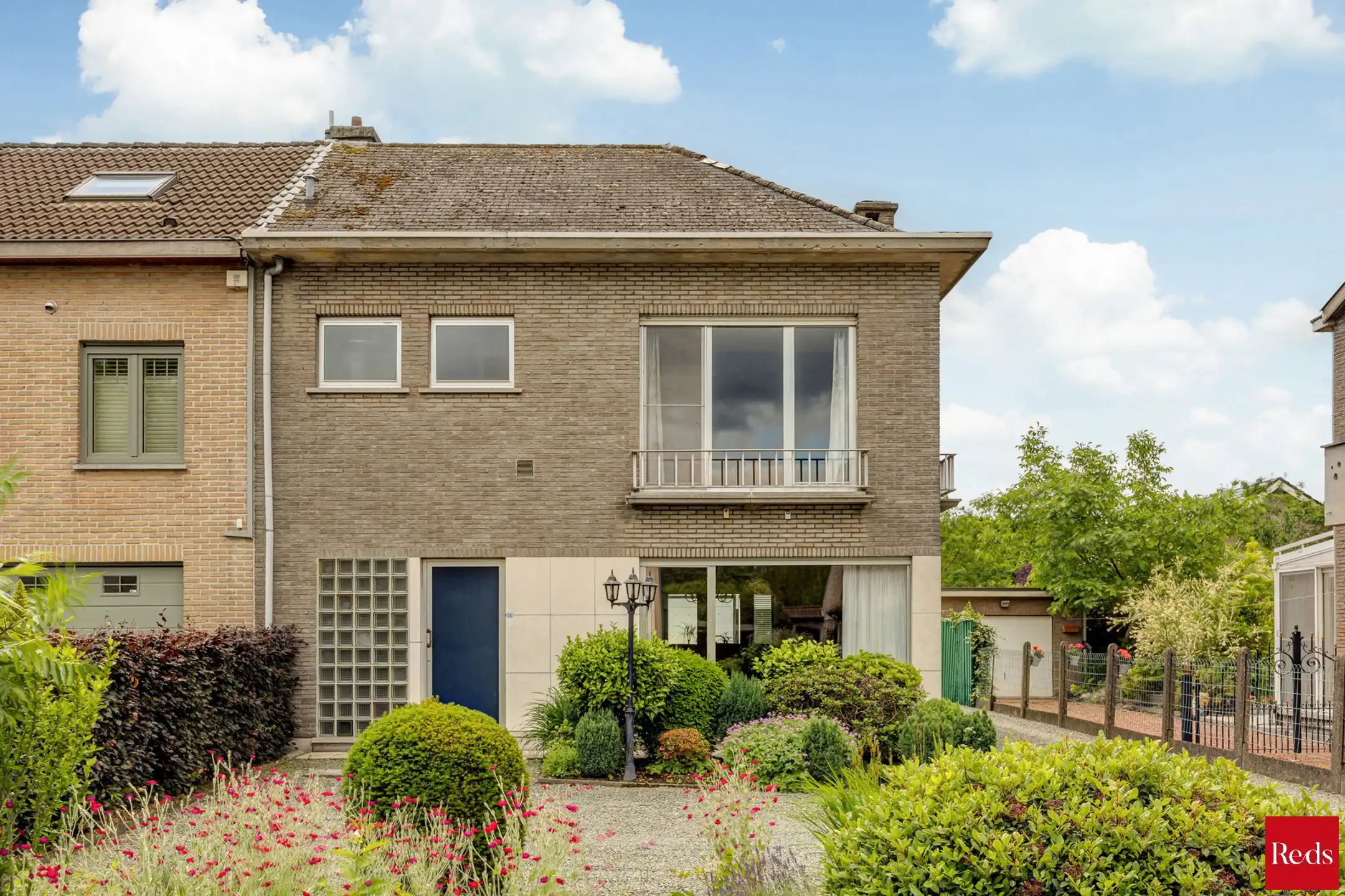  Halfopen bebouwing met tuin en garage foto 30