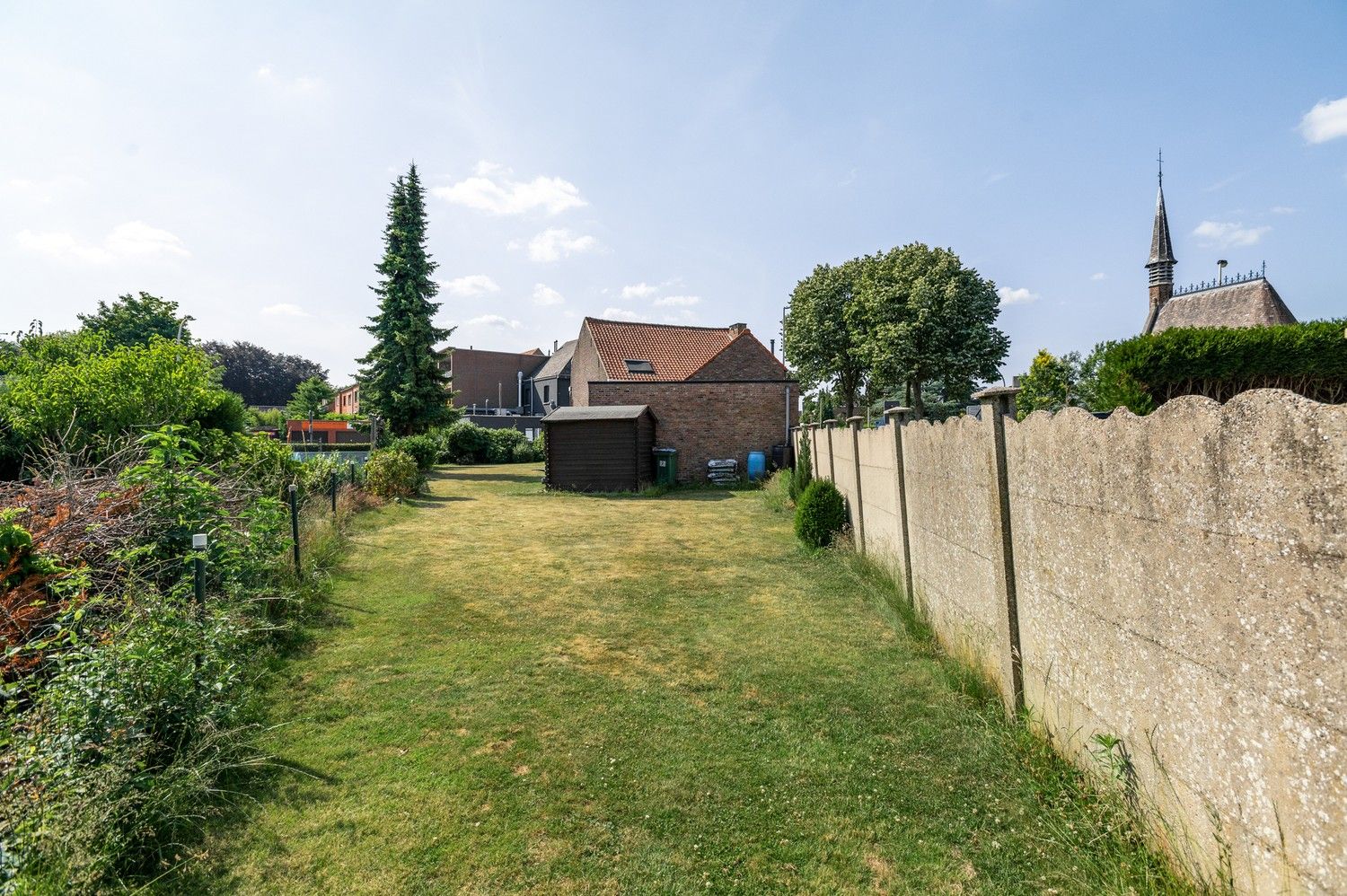 Verassend ruime woning met 3 slaapkamers en een groene tuin nabij centrum ranst. foto 2