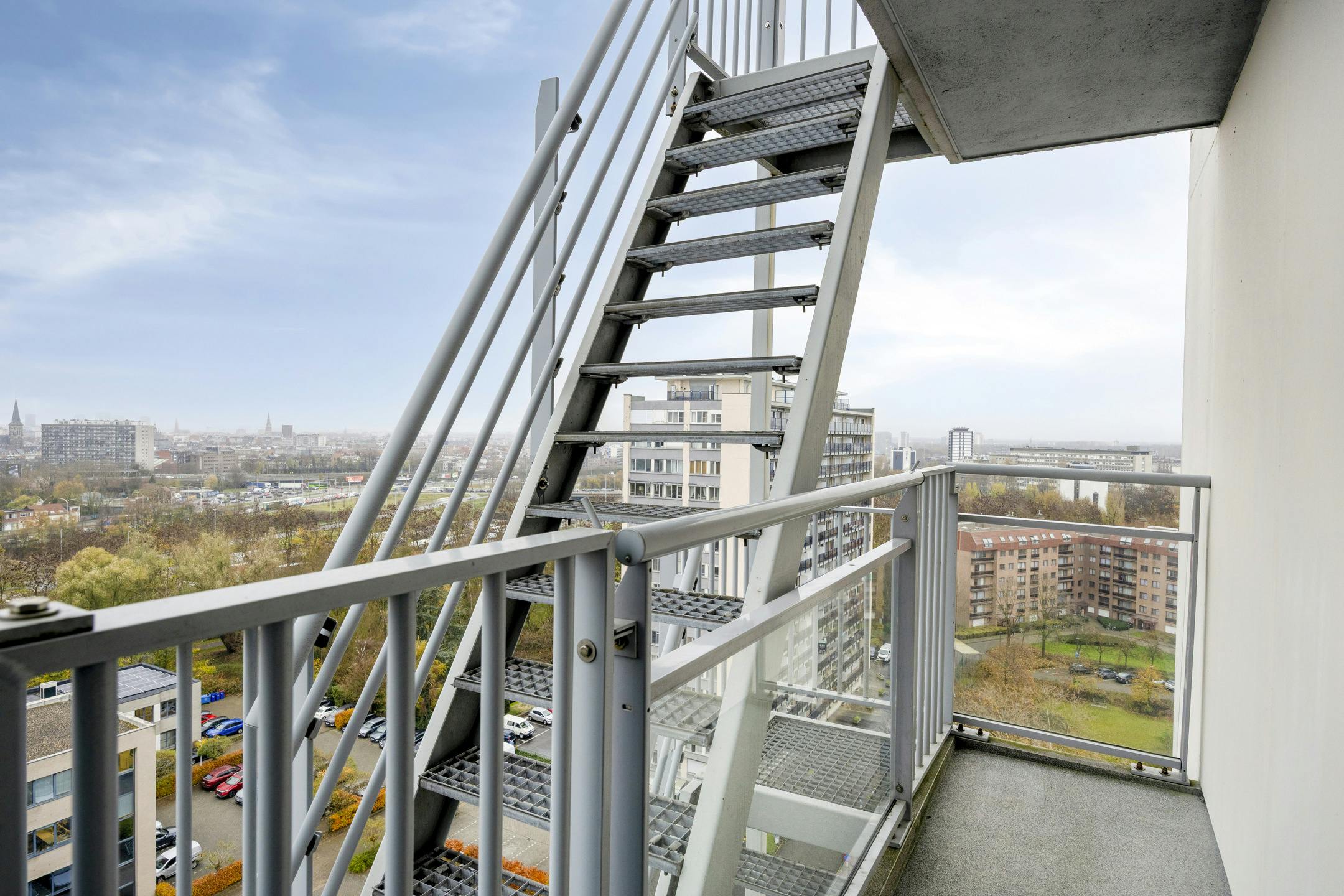 Instapklaar 2-slaapkamerappartement te koop in Berchem foto 13