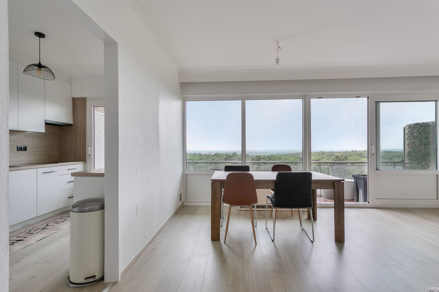 Instapklaar appartement met prachtig uitzicht over Genk! foto 6