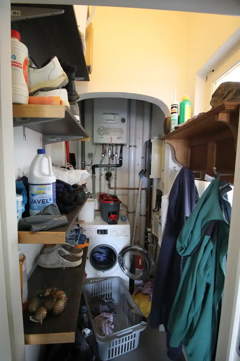 Recent gerenoveerd appartement op de tweede verdieping, met fietsenberging foto 9