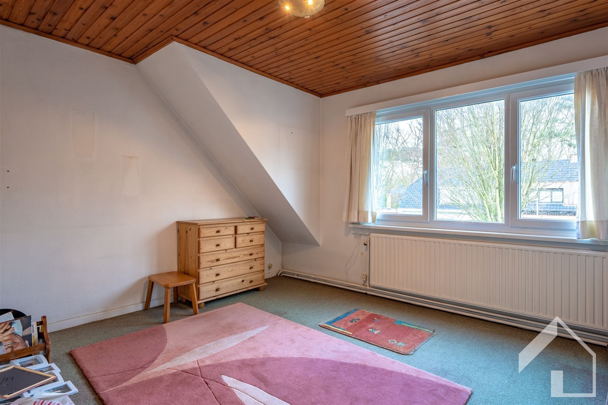 Gezinswoning met 4 ruime slaapkamers, garage en leuke tuin foto 12