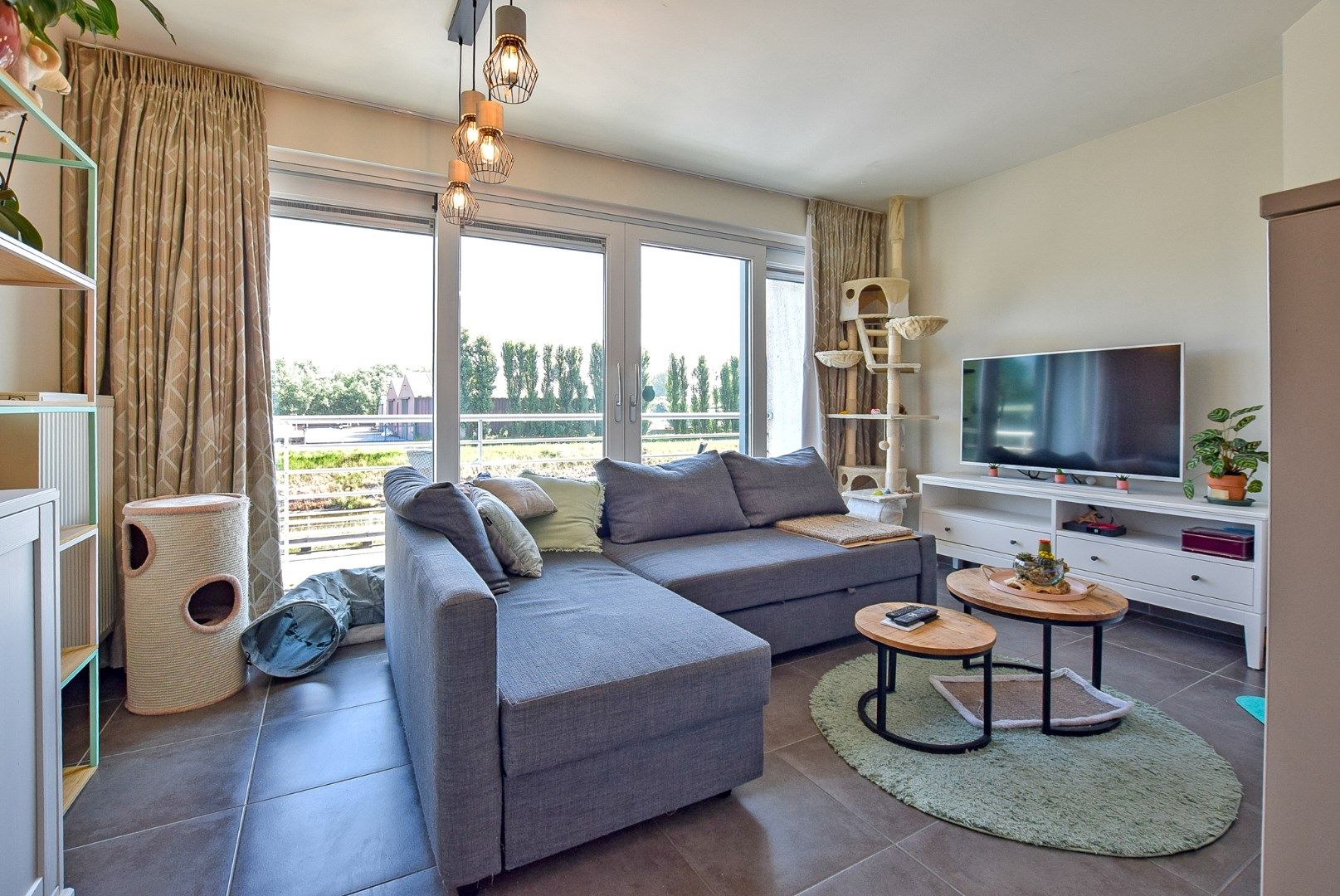 Uiterst goed onderhouden 1-slaapkamerappartement met 2 terrassen te Nieuwpoort-Stad. foto 2