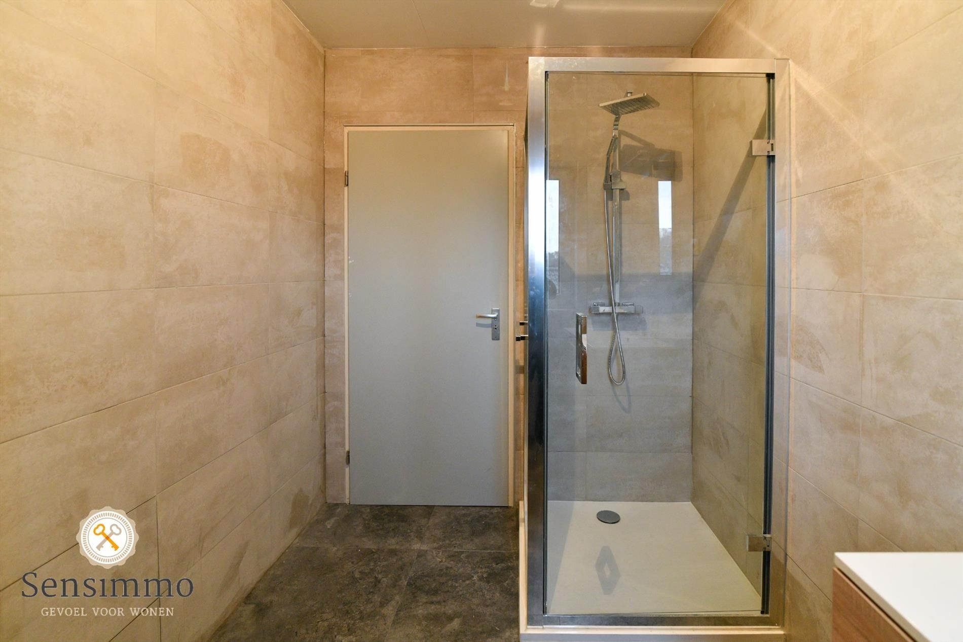 Prachtig gelegen modern 2slpk-appartement met garagebox foto 15