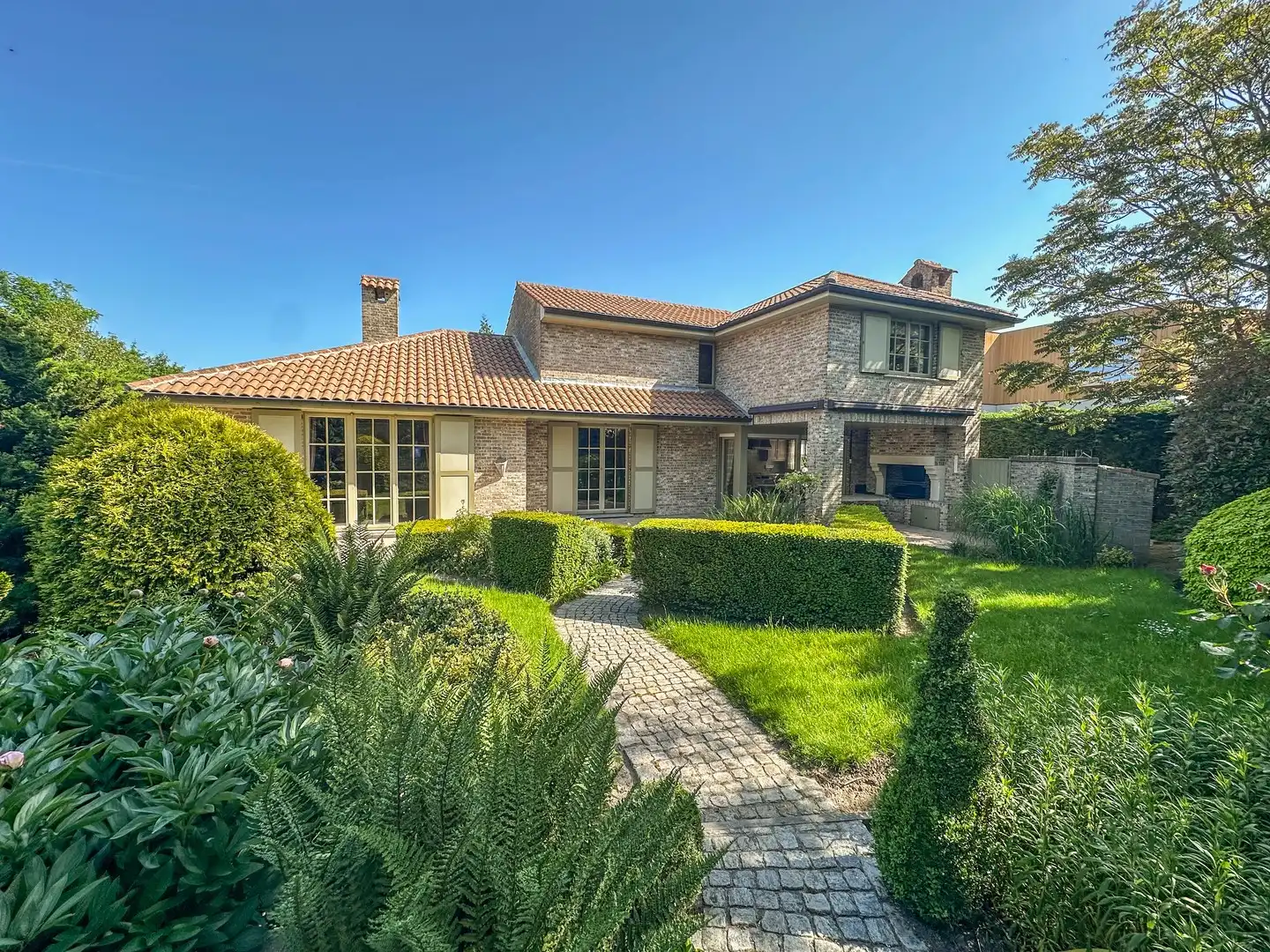 Exclusieve Spaanse villa welgelegen nabij de duinen en de zee. foto 2