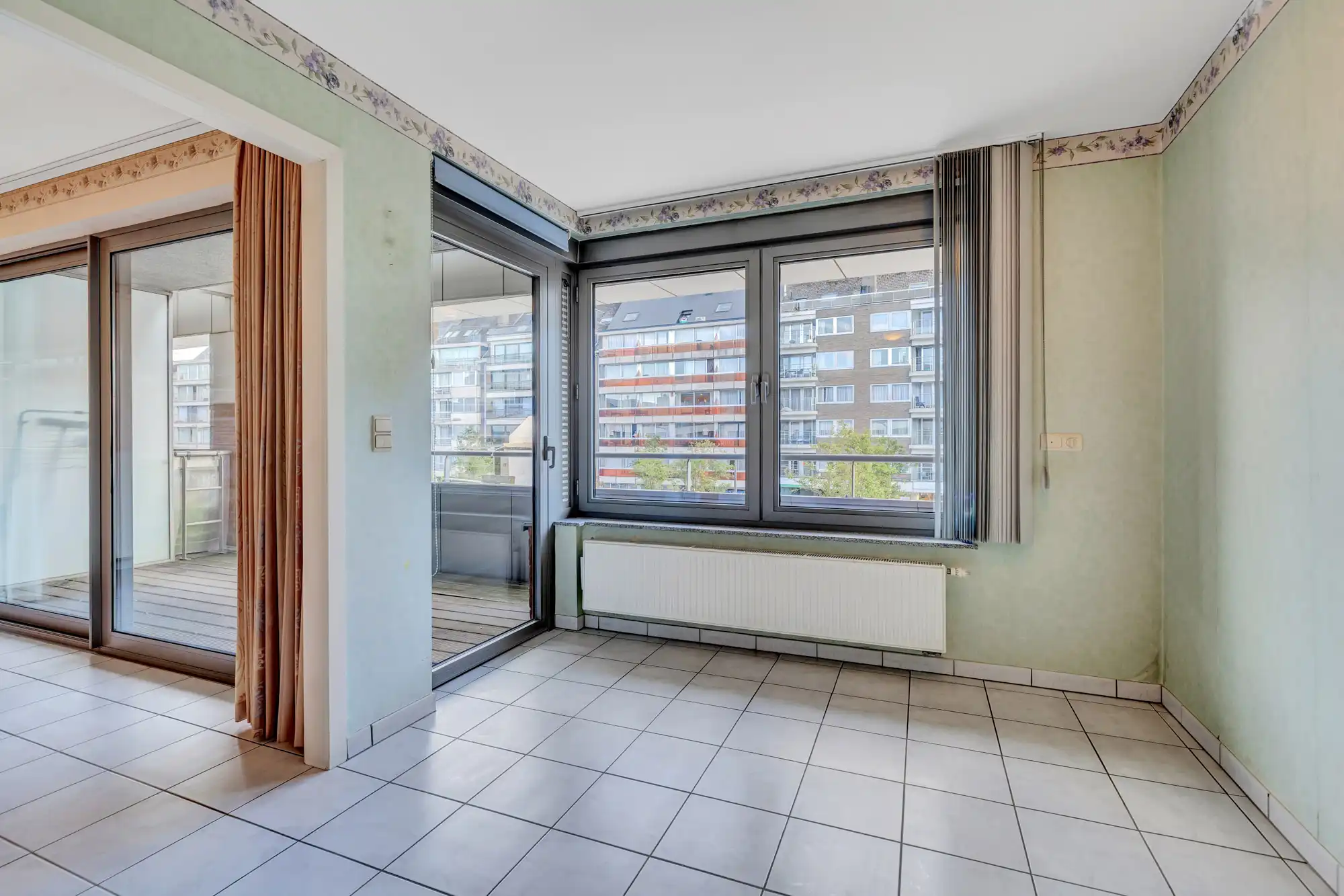 Ruim appartement met ruime garage en twee terrassen foto 8