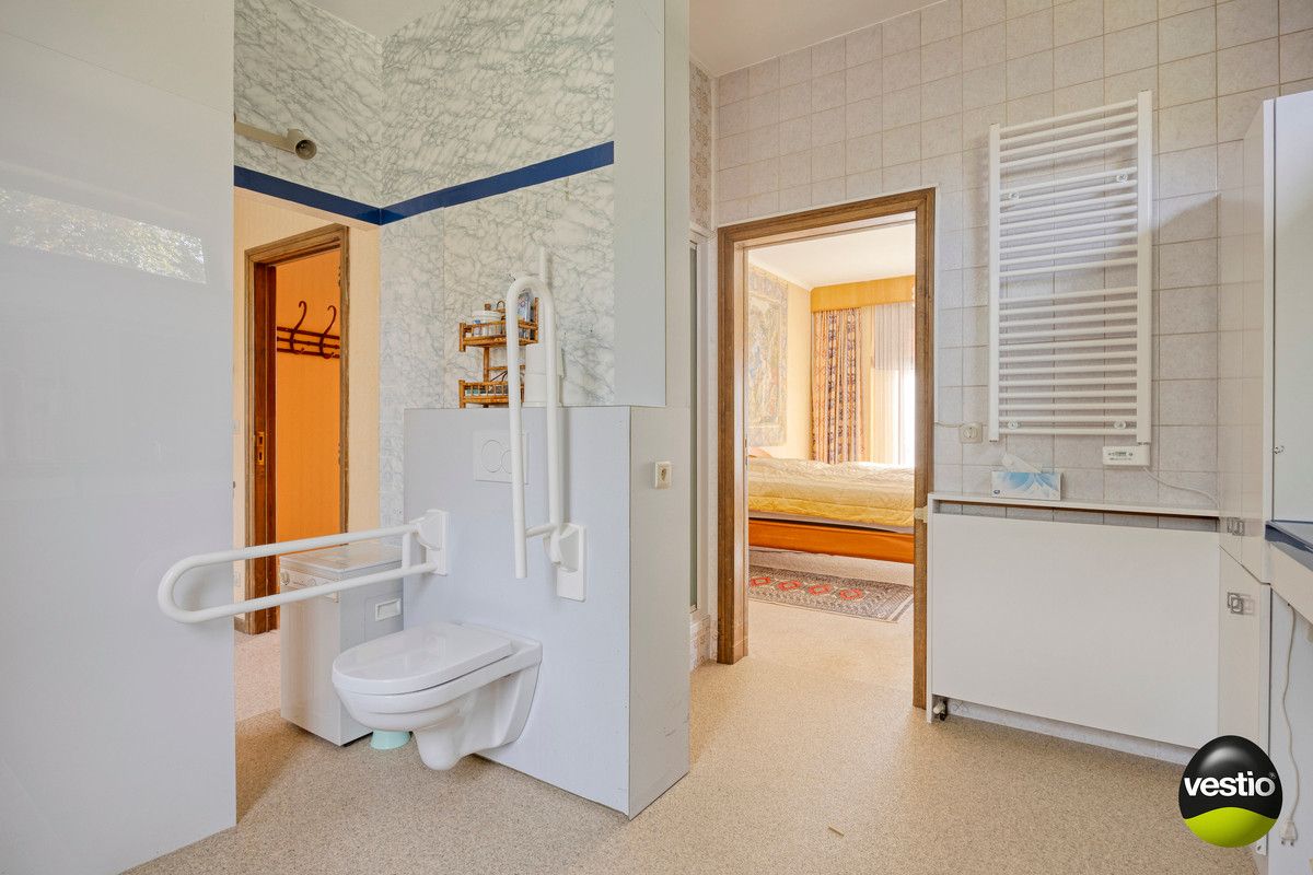 RUIME RESIDENTIEEL GELEGEN VILLA OP 46A89CA NABIJ CENTRUM BILZEN. foto 27