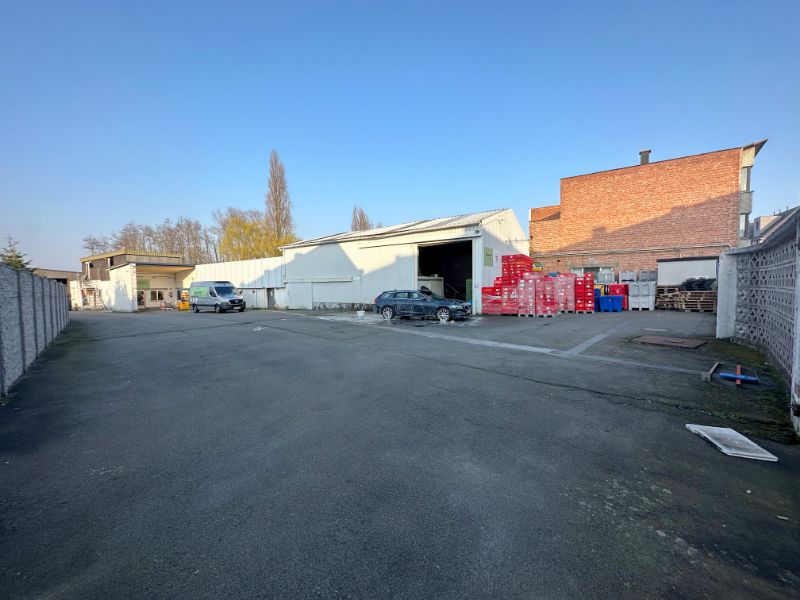 Bedrijfsgebouw te koop foto {{pictureIndex}}