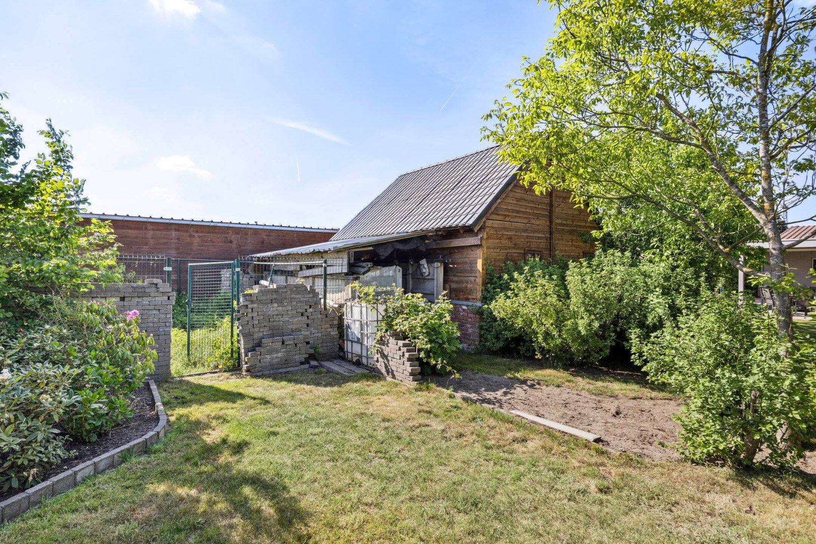 Instapklare woning met 3 SLPKS en zon georiënteerde tuin !  foto 31
