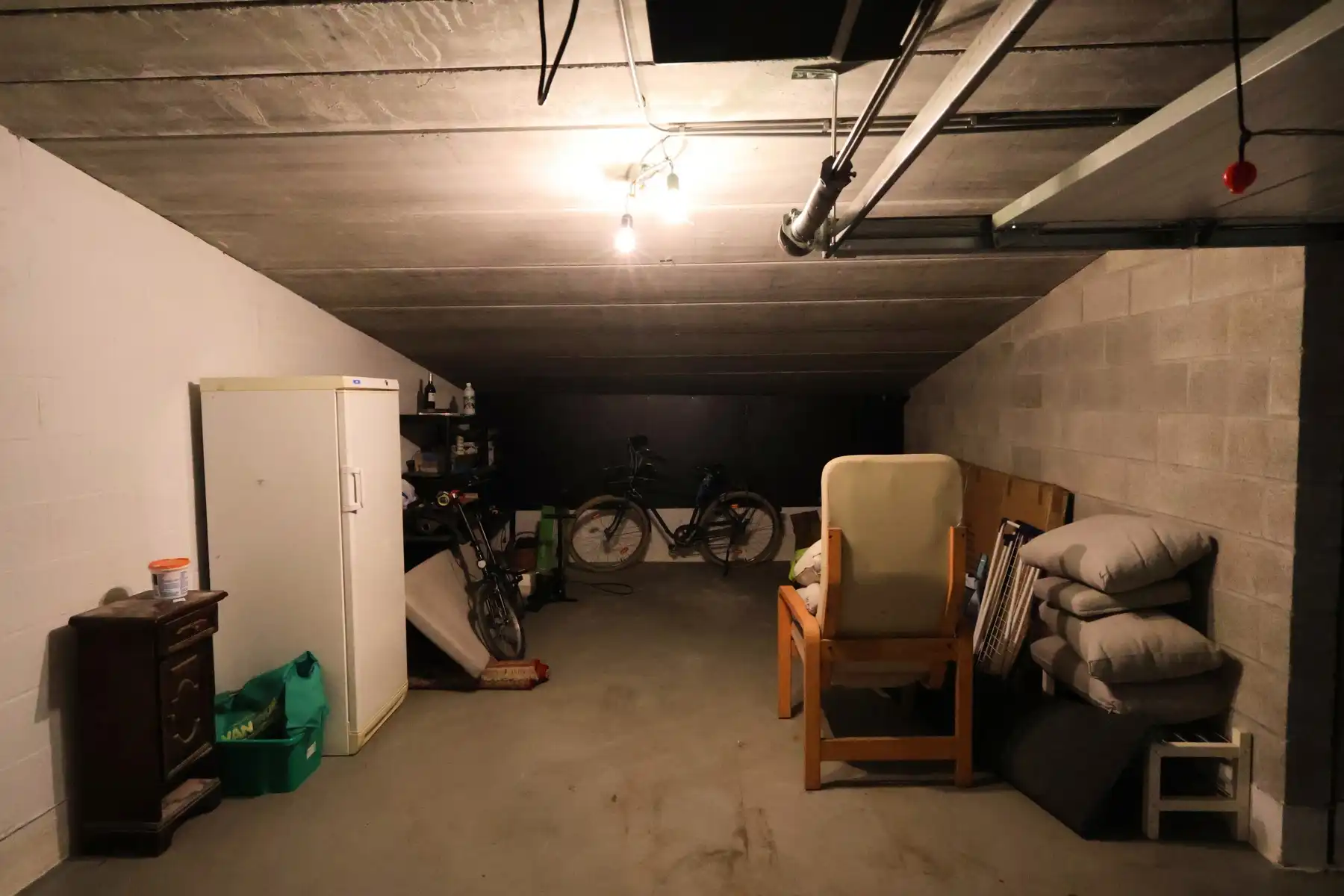 Een garagebox in de kelderverdieping, G27 in het centrum van Hoogstraten foto 3