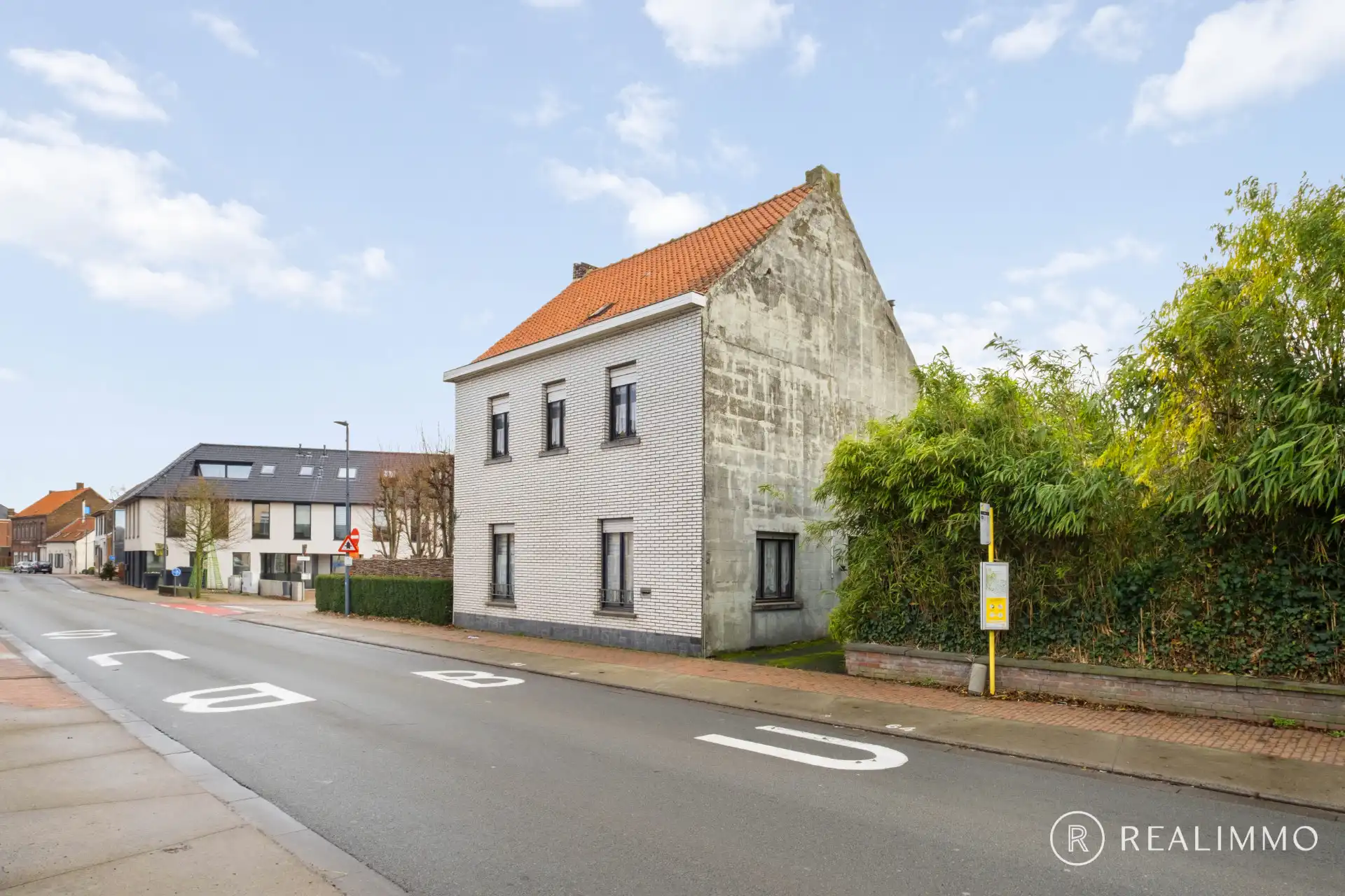 Alleenstaande woning met renovatiepotentieel in het centrum van Helkijn foto 2