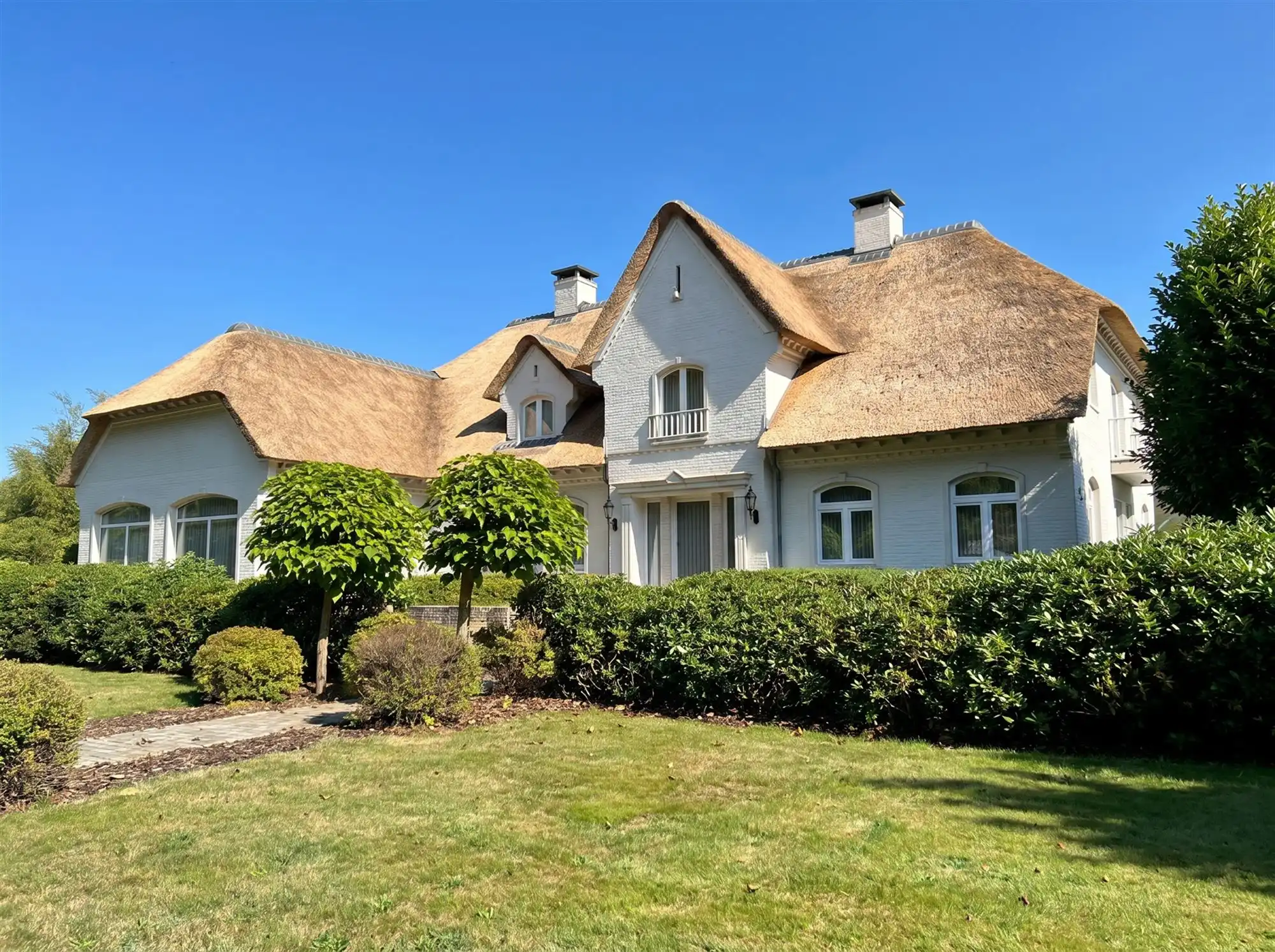 Prachtige villa met 9 slaapkamers en buitenzwembad foto 2