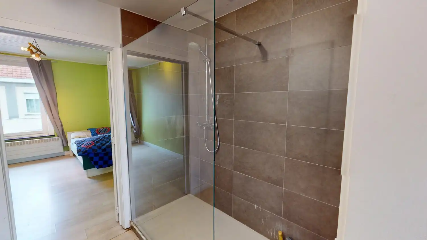 Ruime woning met 4 slaapkamers, mooie tuin en inpandige garage! foto 15