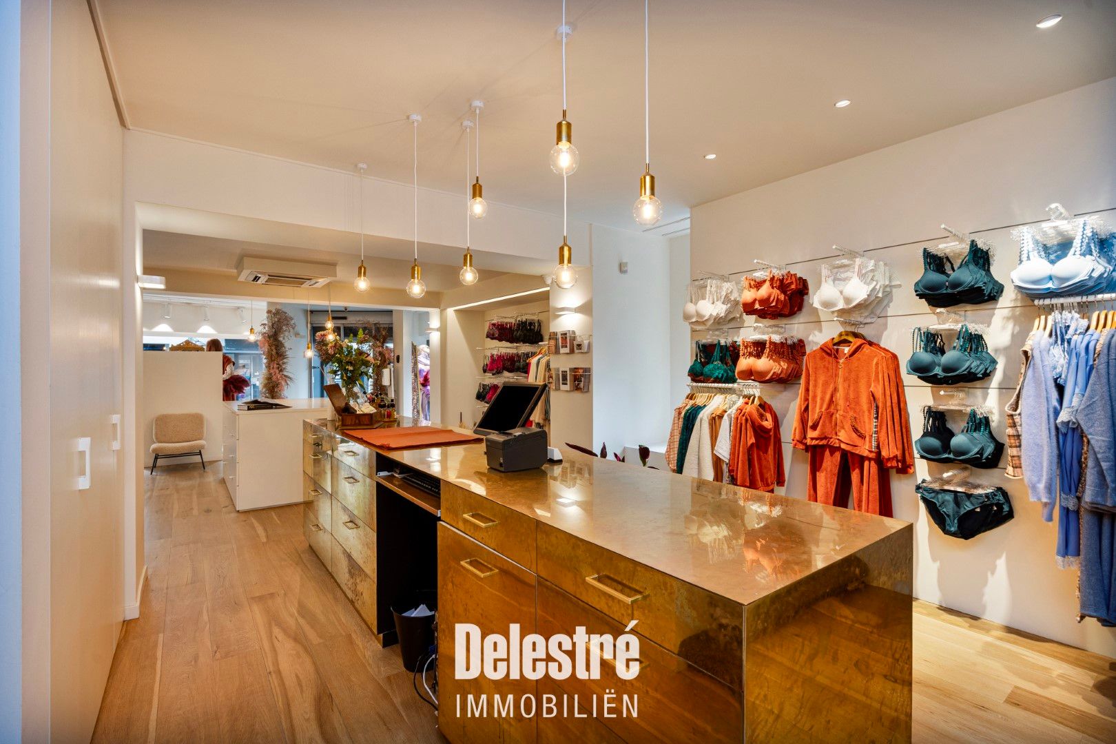  KARAKTERVOLLE HANDELSEIGENDOM MET POTENTIEEL foto 5