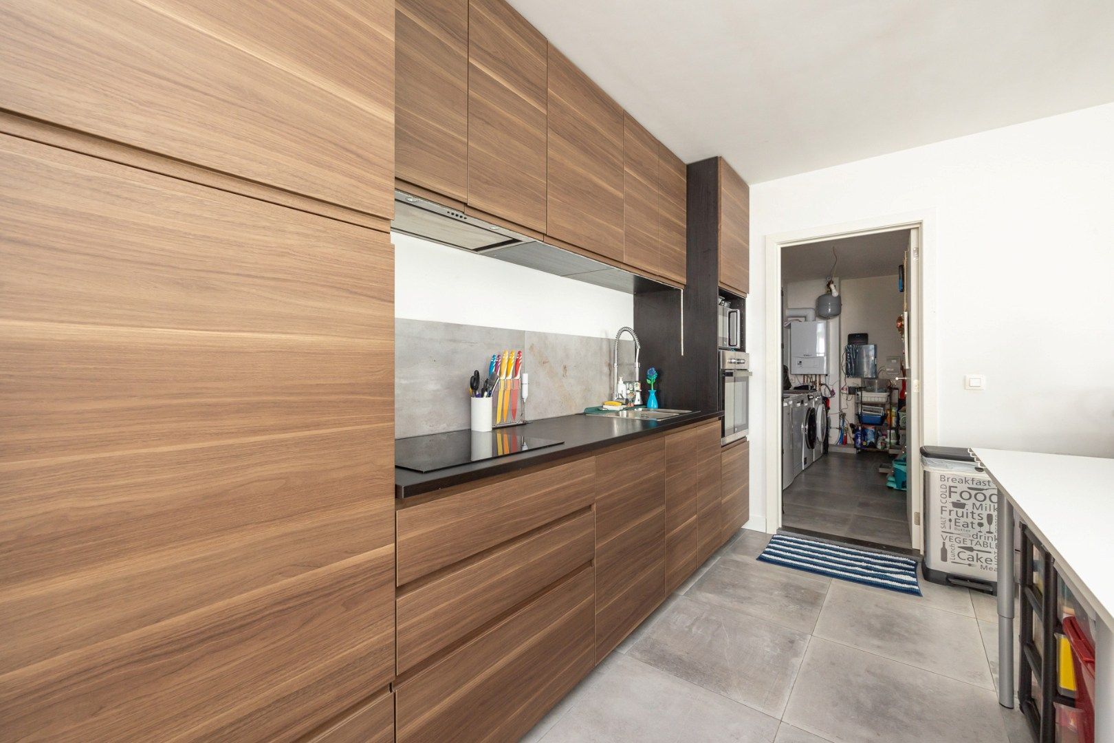 Gerenoveerd gelijkvloers appartement (149m²) met 2slpk, stadstuin en garagebox! foto 9