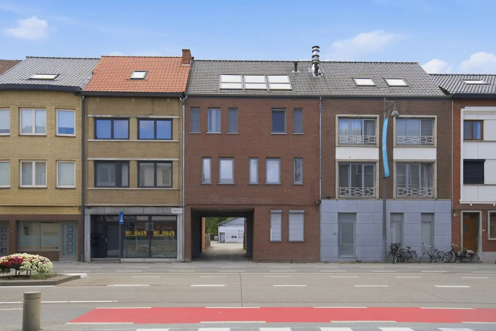 Lichtrijk en energiezuinig 2-slaapkamerappartement op wandelafstand van hartje Hasselt foto {{pictureIndex}}