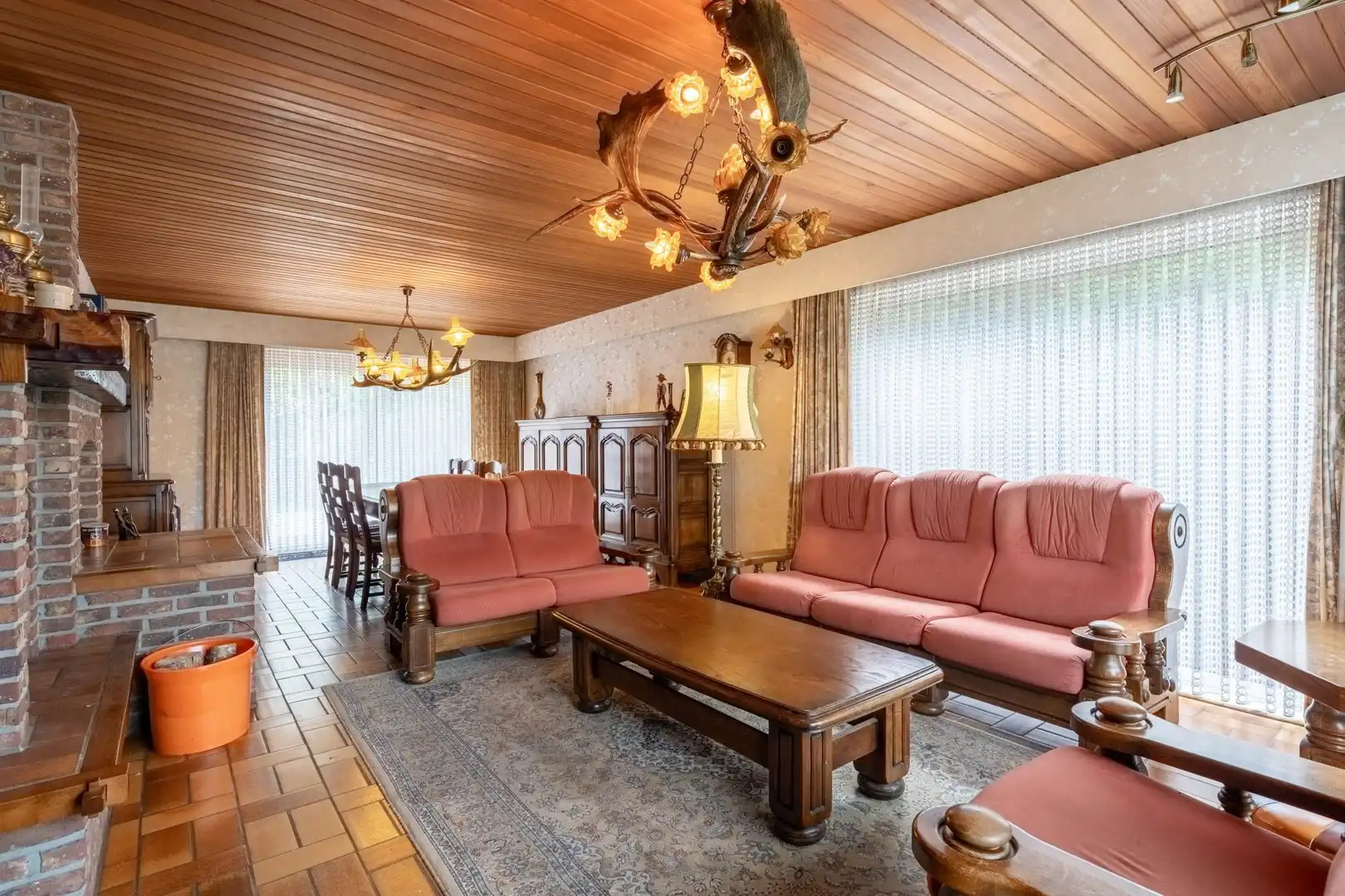 Ruime open bebouwing met 6 slaapkamers op een perceel van 13a 44ca foto 6