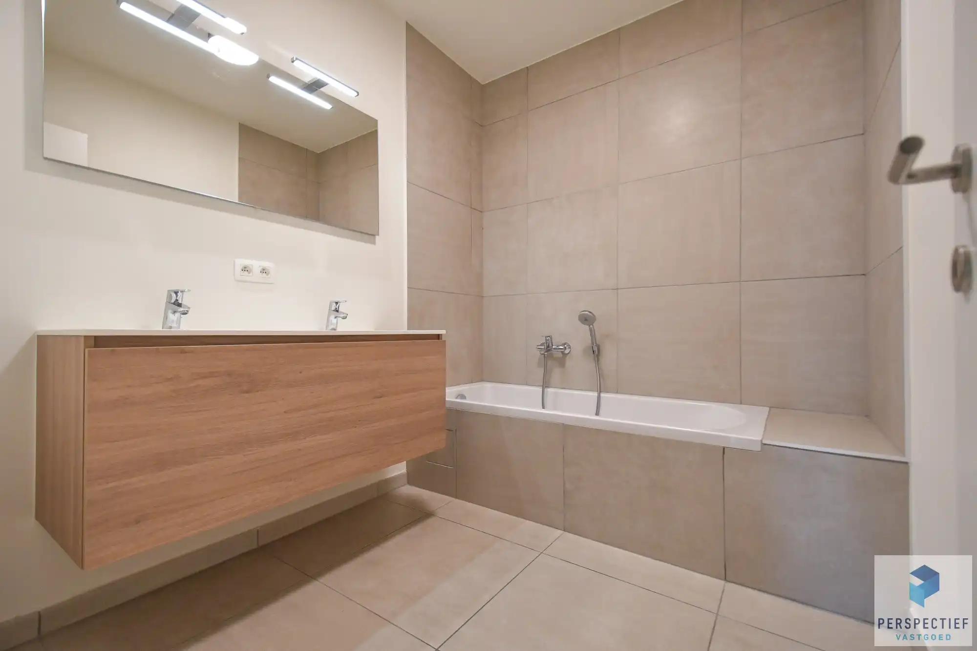 Centraal gelegen ruim&nbsp; appartement met 3 slpks en autostaanplaats foto 11