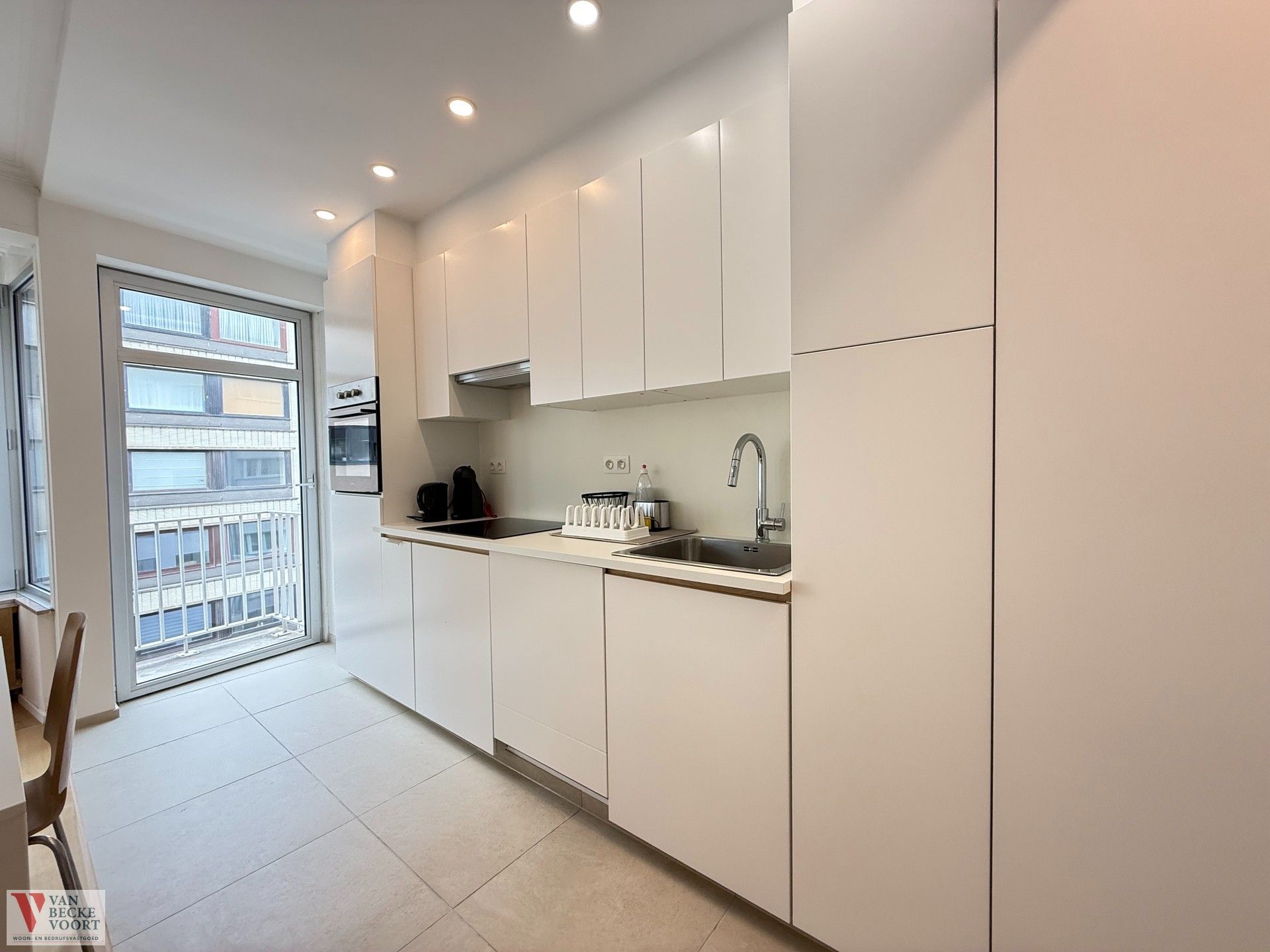 Vernieuwd appartement met zijdelings zeezicht foto 3