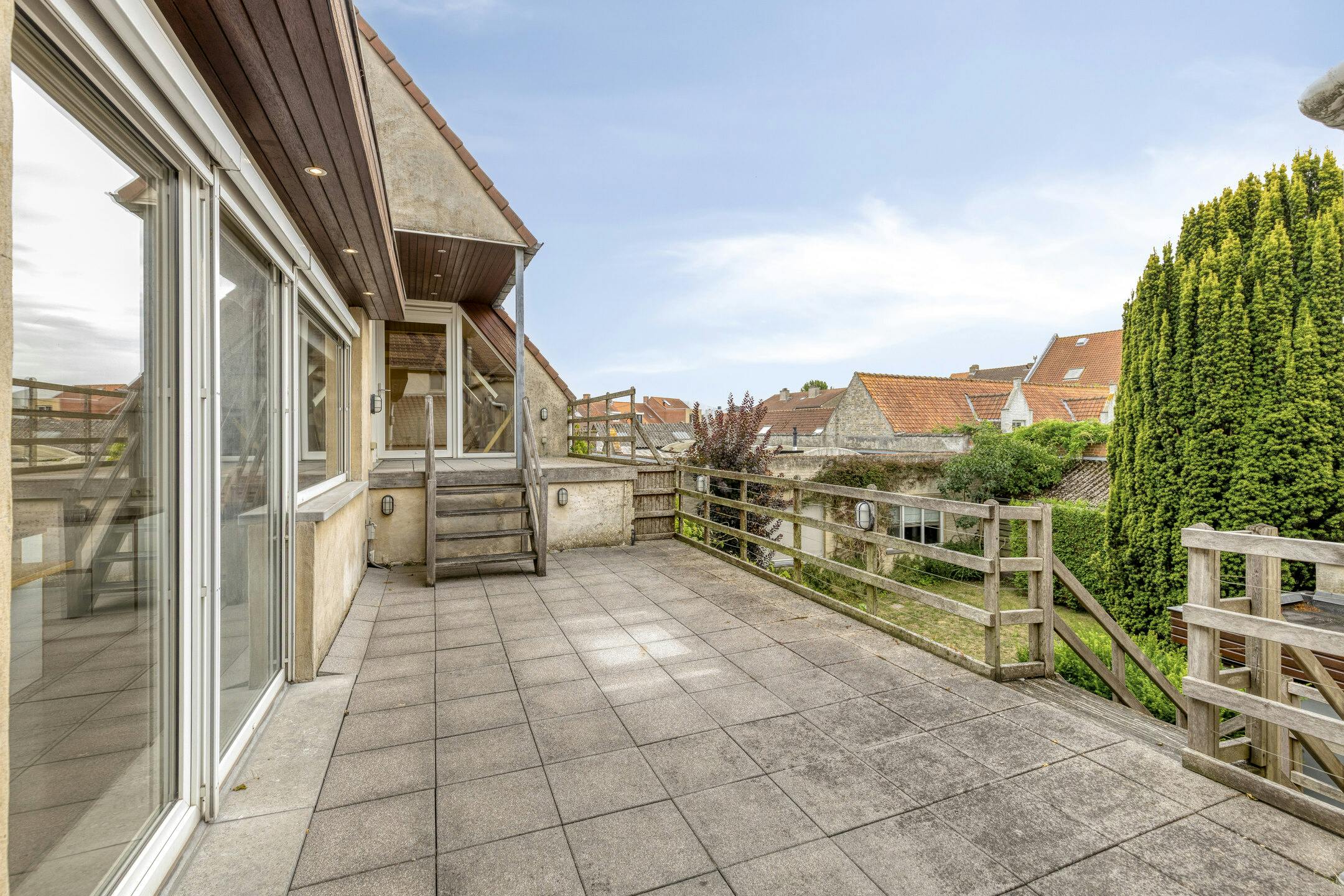 Woning met handelsgelijkvloers, atelier en garages te Veurne foto 7