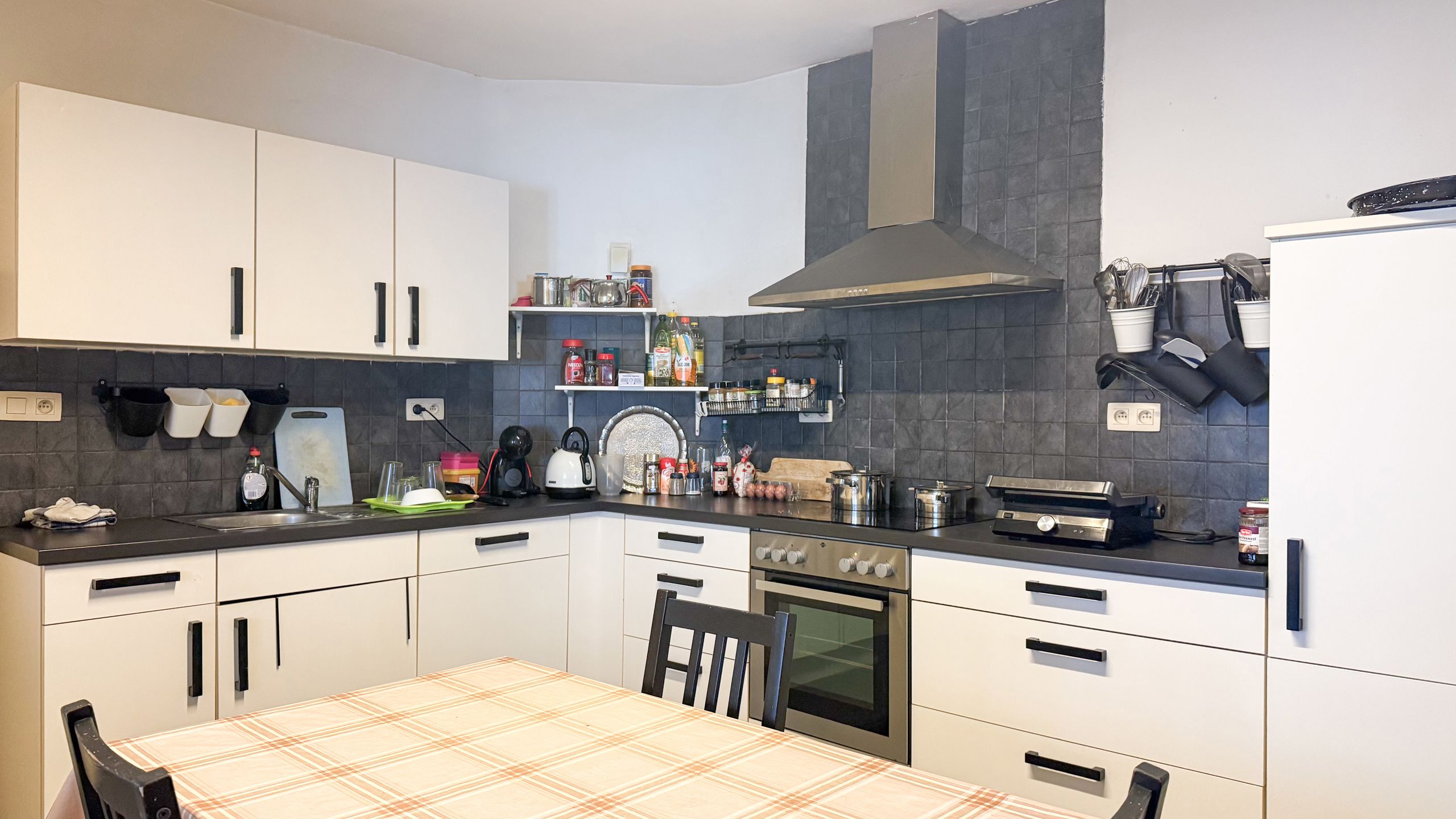 Half open gezinswoning, centraal gelegen, met 3 slaapkamers! foto 11