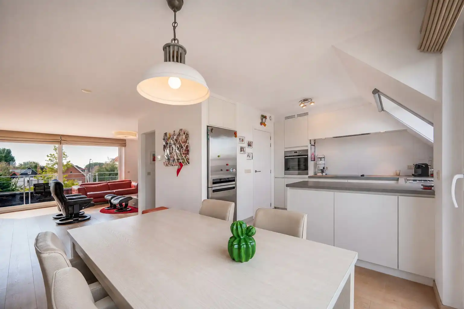 Zonnig duplex-appartement met 3 slaapkamers & mog. garagebox. foto 9