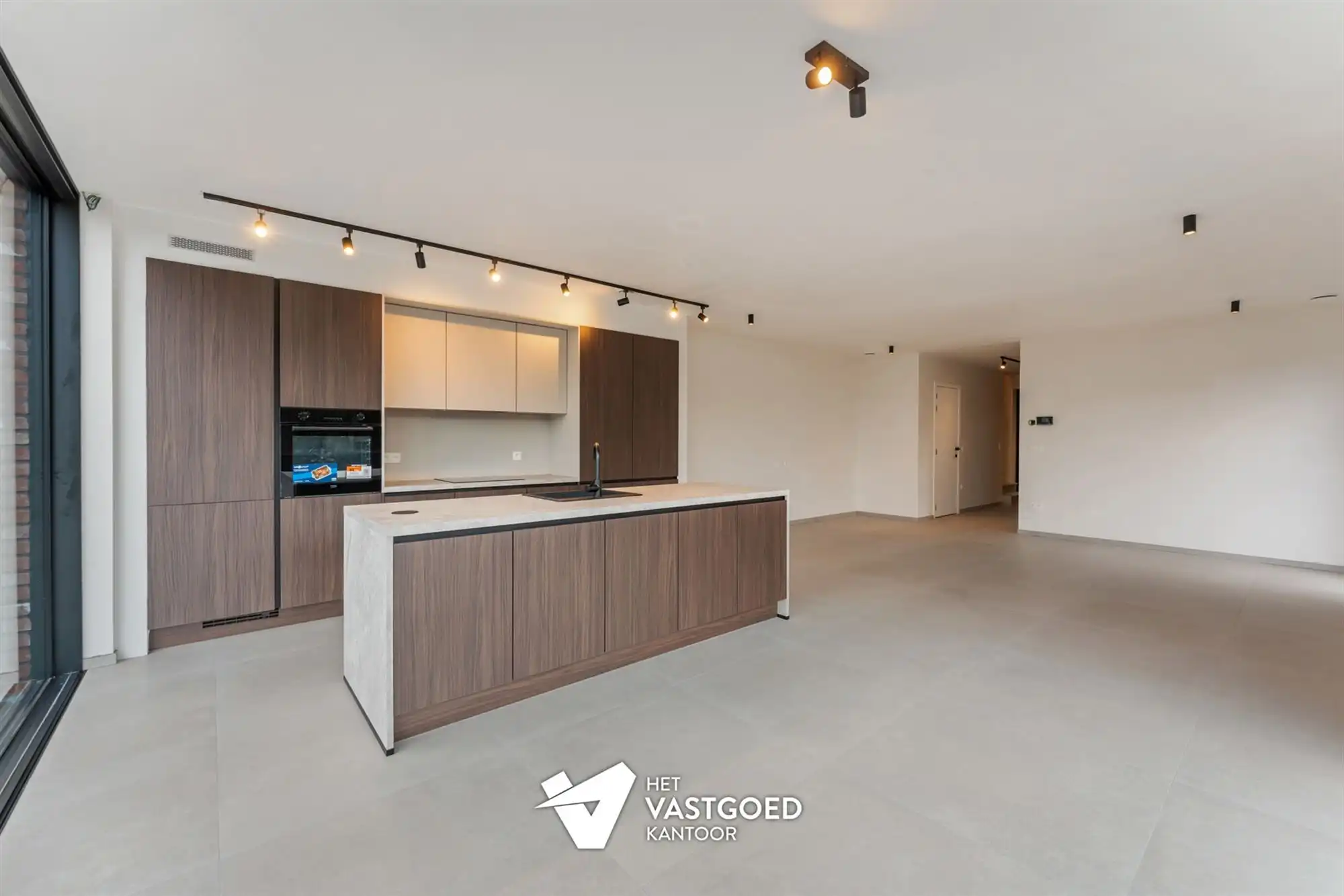 VOLLEDIG AFGEWERKTE NIEUWBOUWWONING OP CENTRALE LIGGING TE BERINGEN foto 4