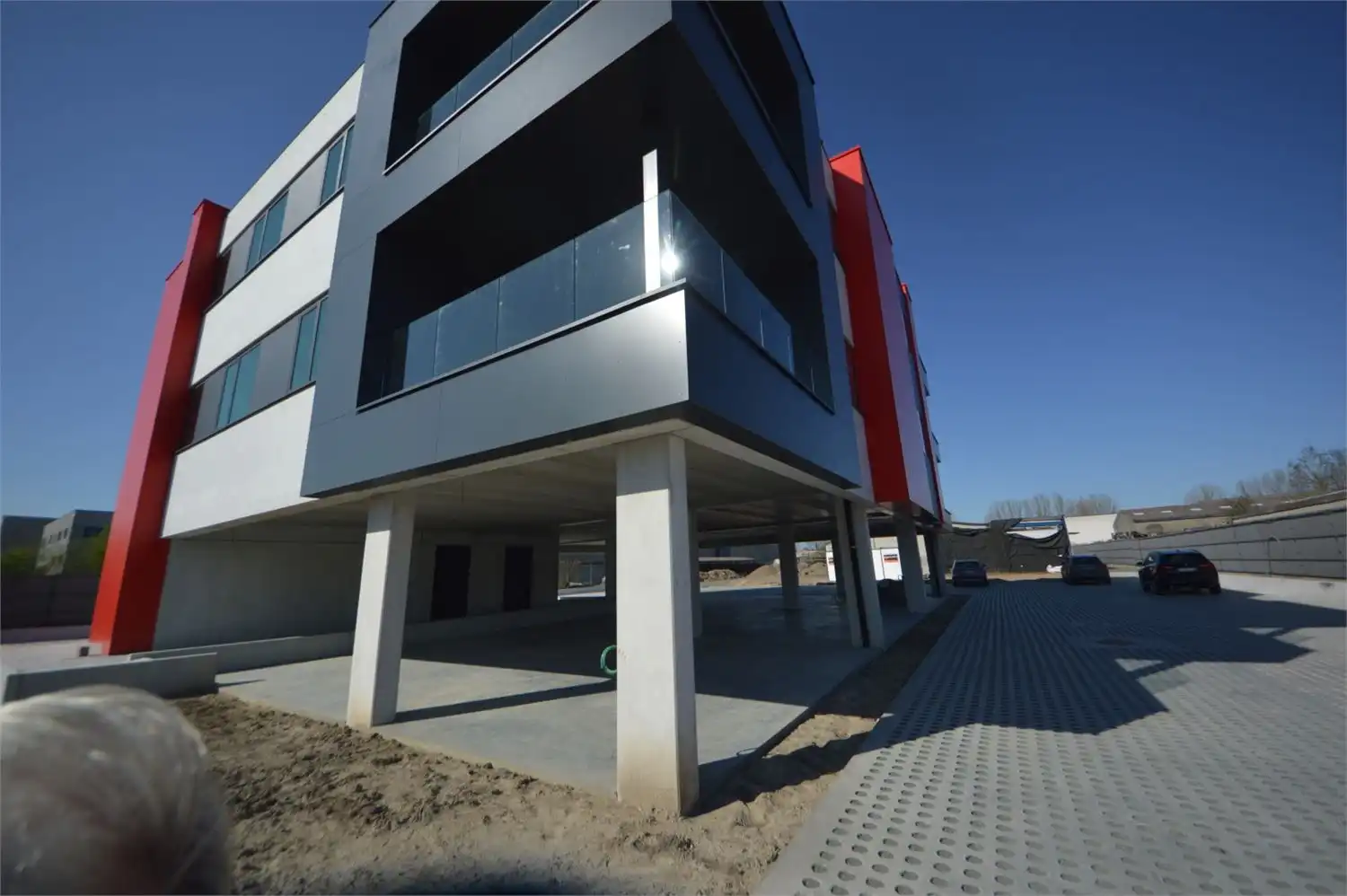 NIEUWBOUWKANTOREN MET PARKING NABIJ E40 foto 12