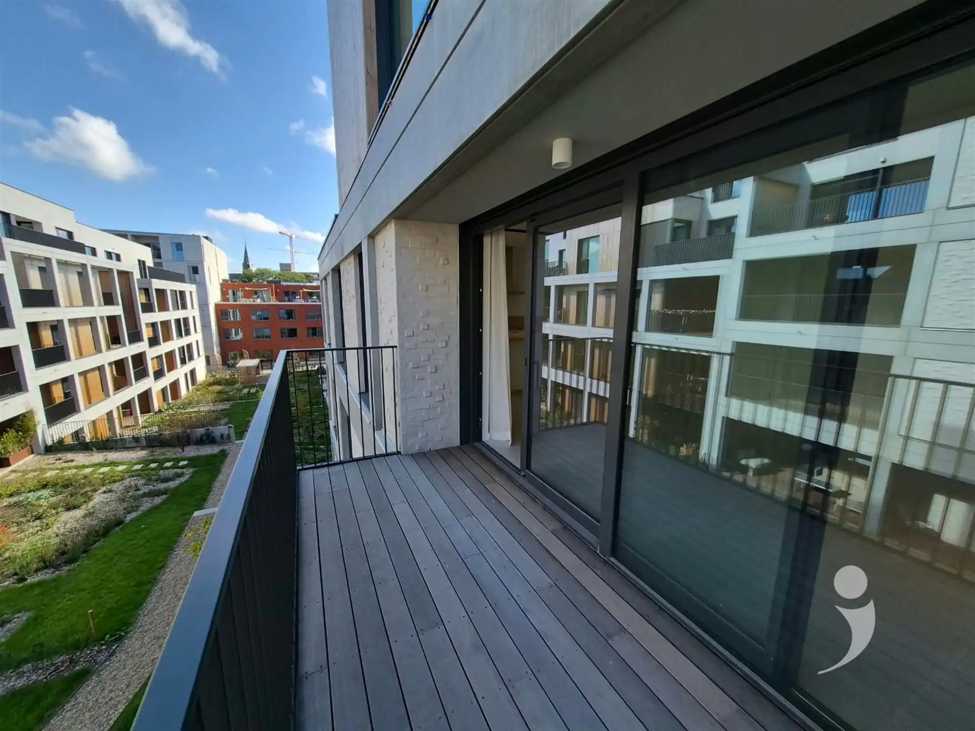 Nieuwbouw appartement met dubbele staanplaats voor de wagen foto 13