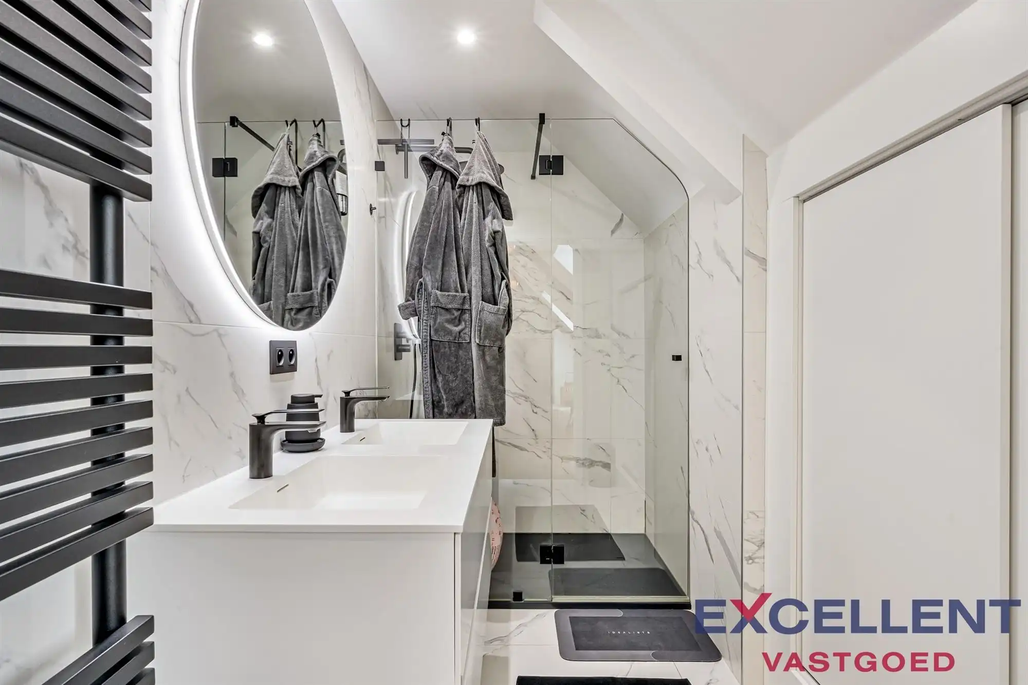 Modern gerenoveerde en riante villa met verzicht te koop foto 27