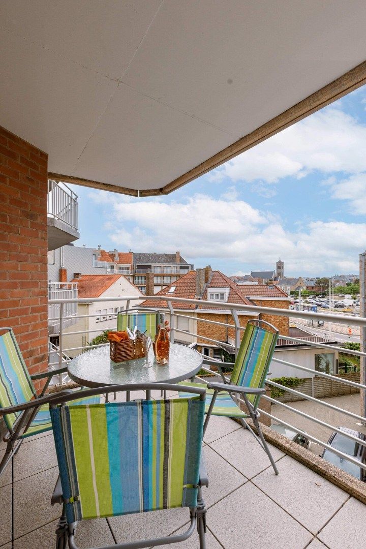Gemeubeld twee slaapkamer appartement vlak aan zee foto 11