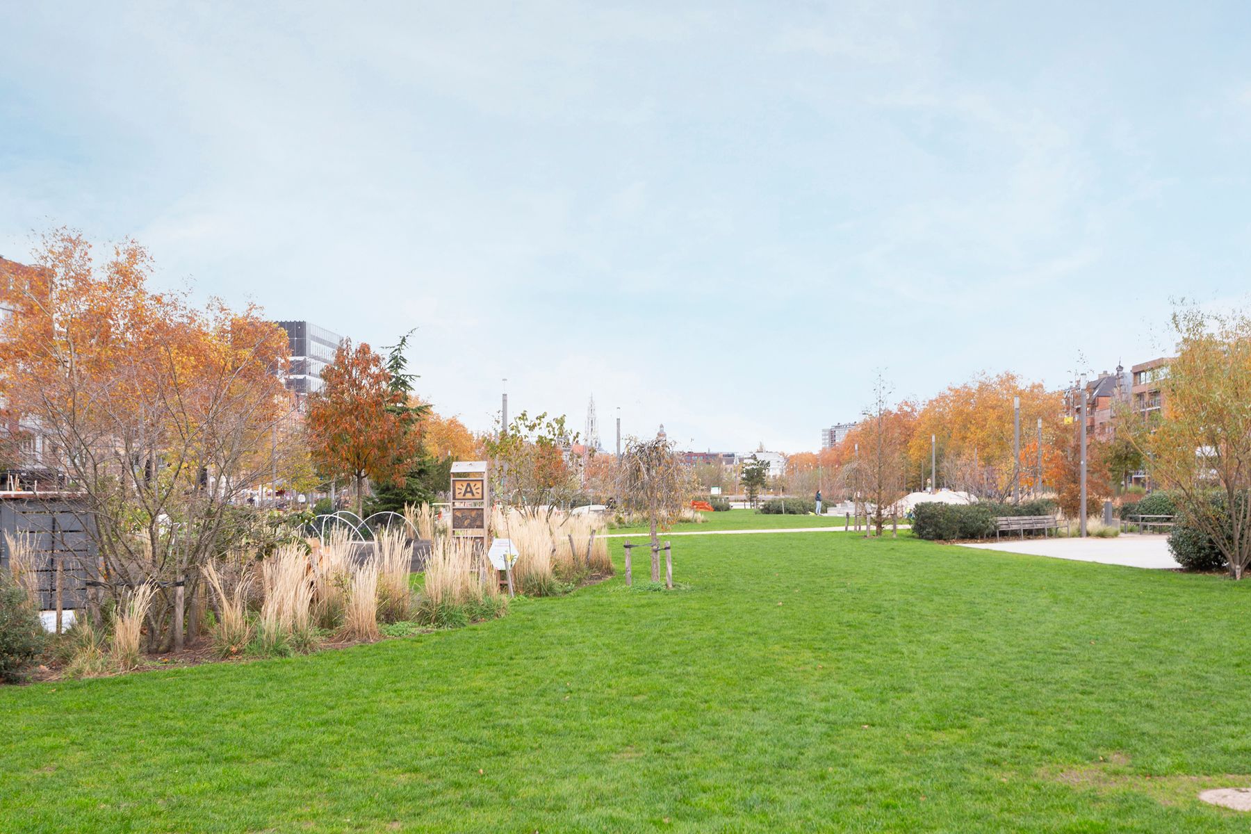 Gerenoveerd bemeubeld appartement met terras aan het Zuidpark foto 15